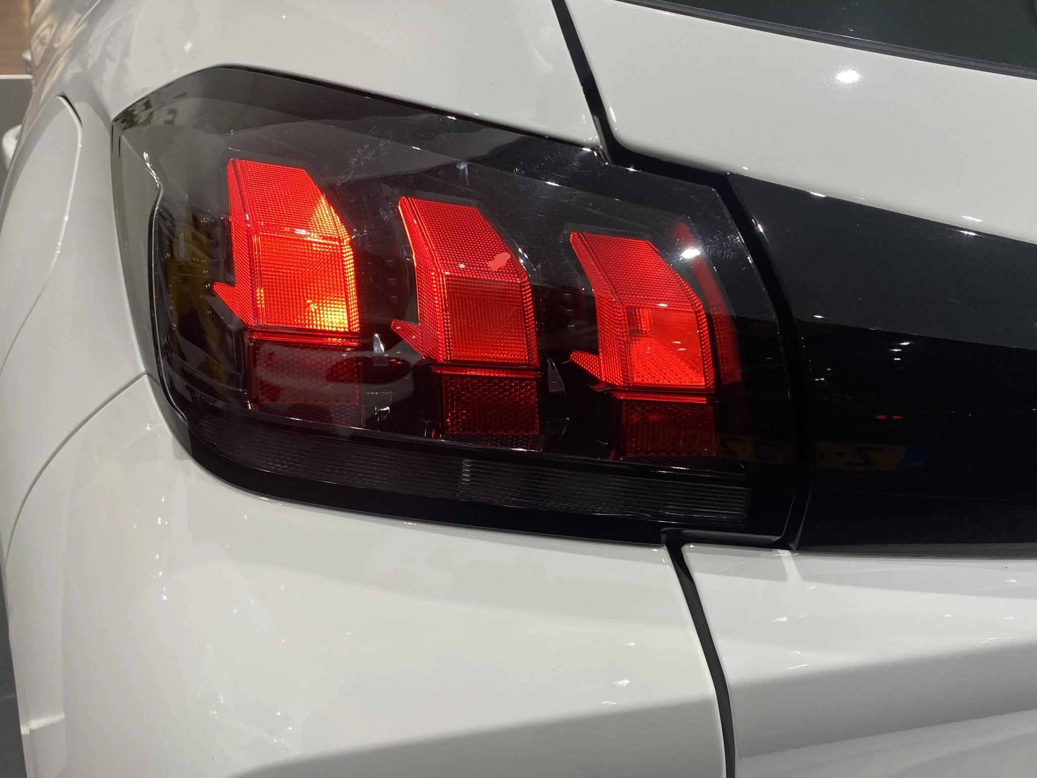 Peugeot-208-image-16