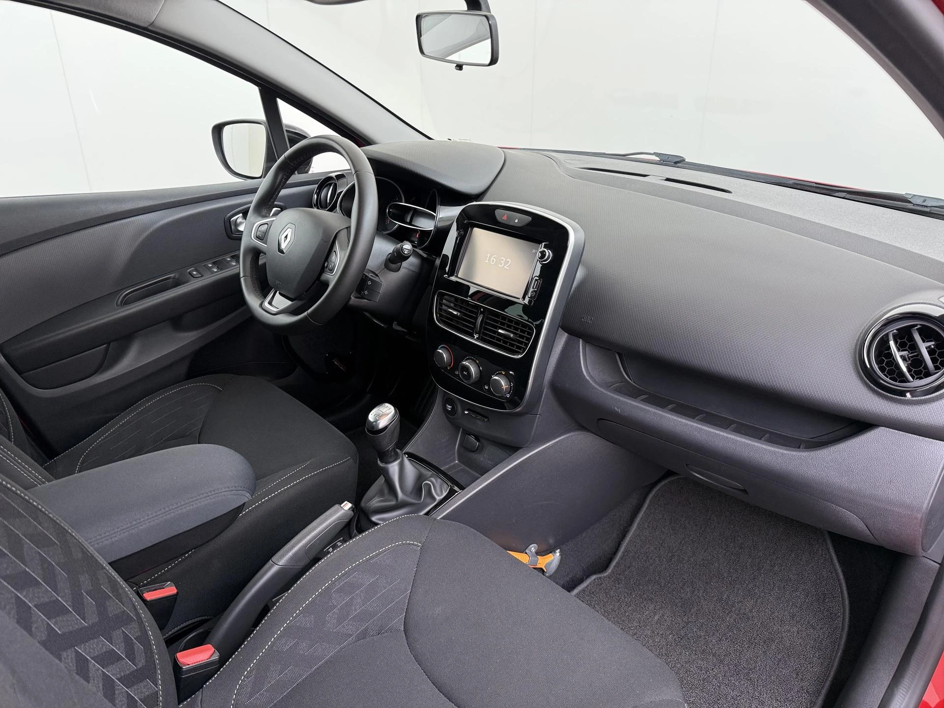 Renault-Clio-image-34