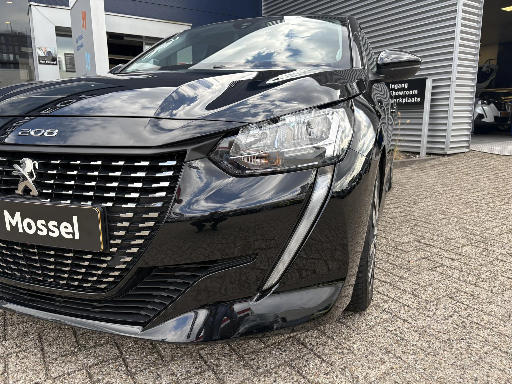 Peugeot-208-image-2