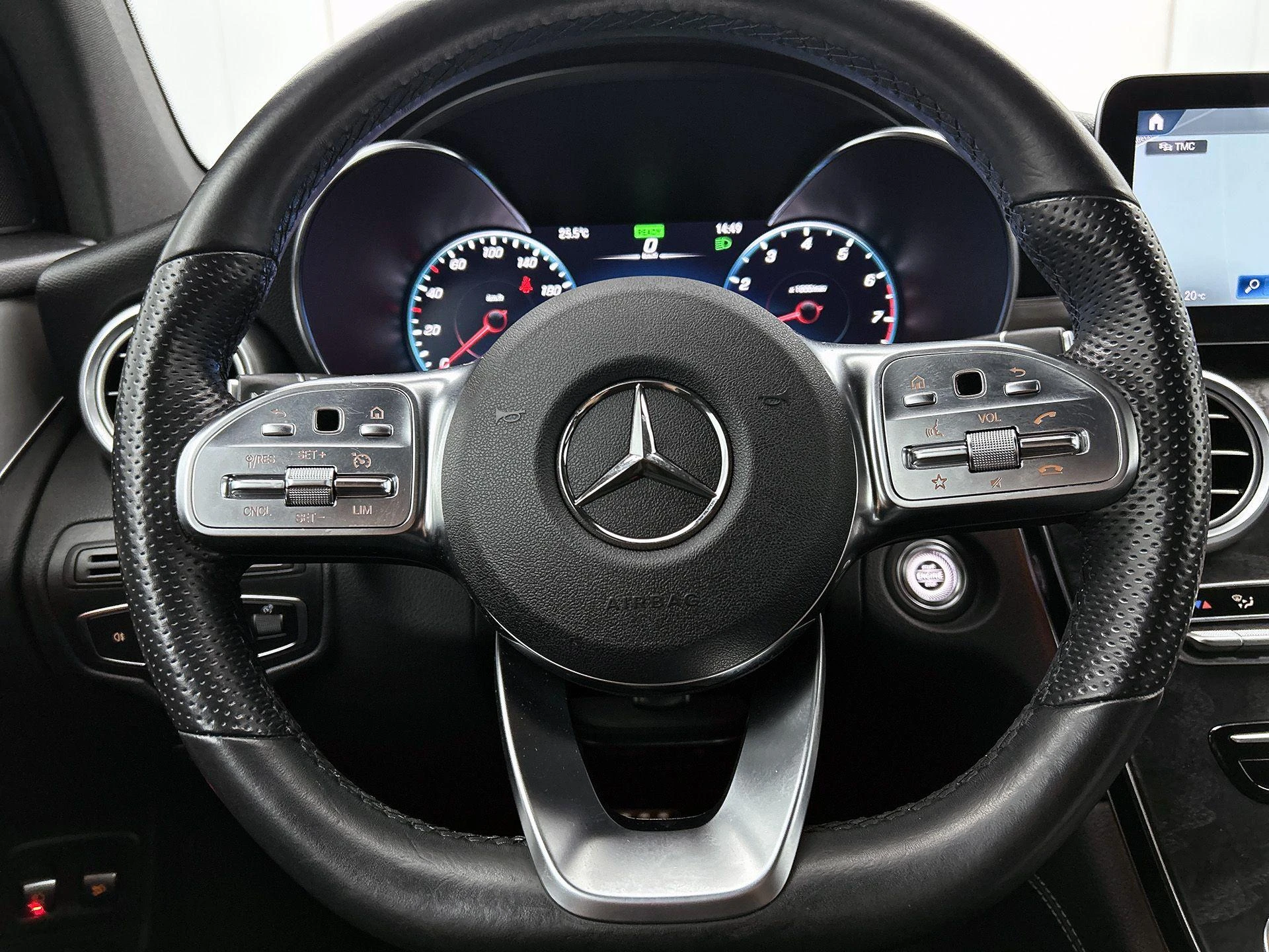Mercedes-Benz-GLC-image-32