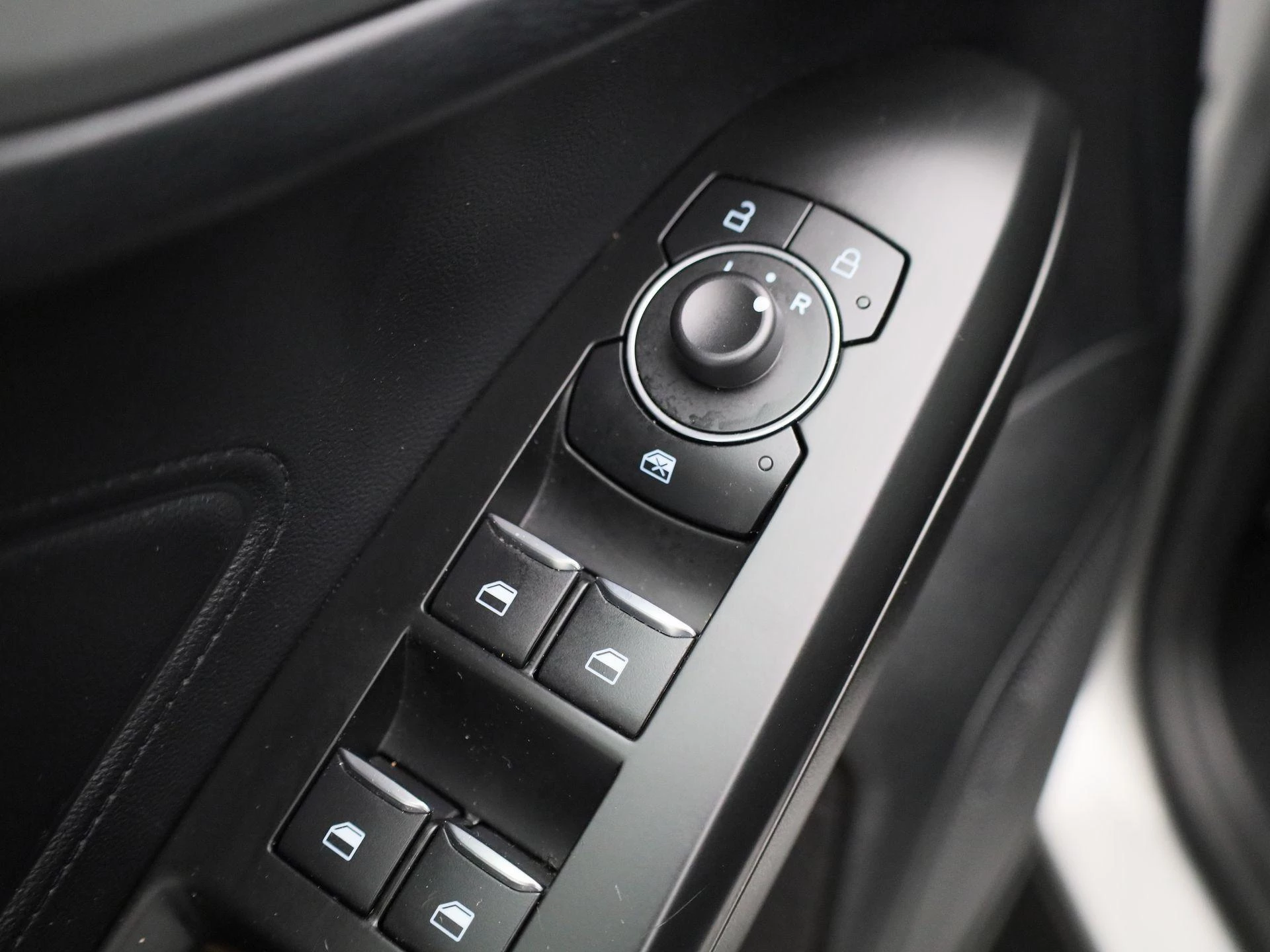 Ford Focus Wagon 1.0 EcoBoost Hybrid Connected