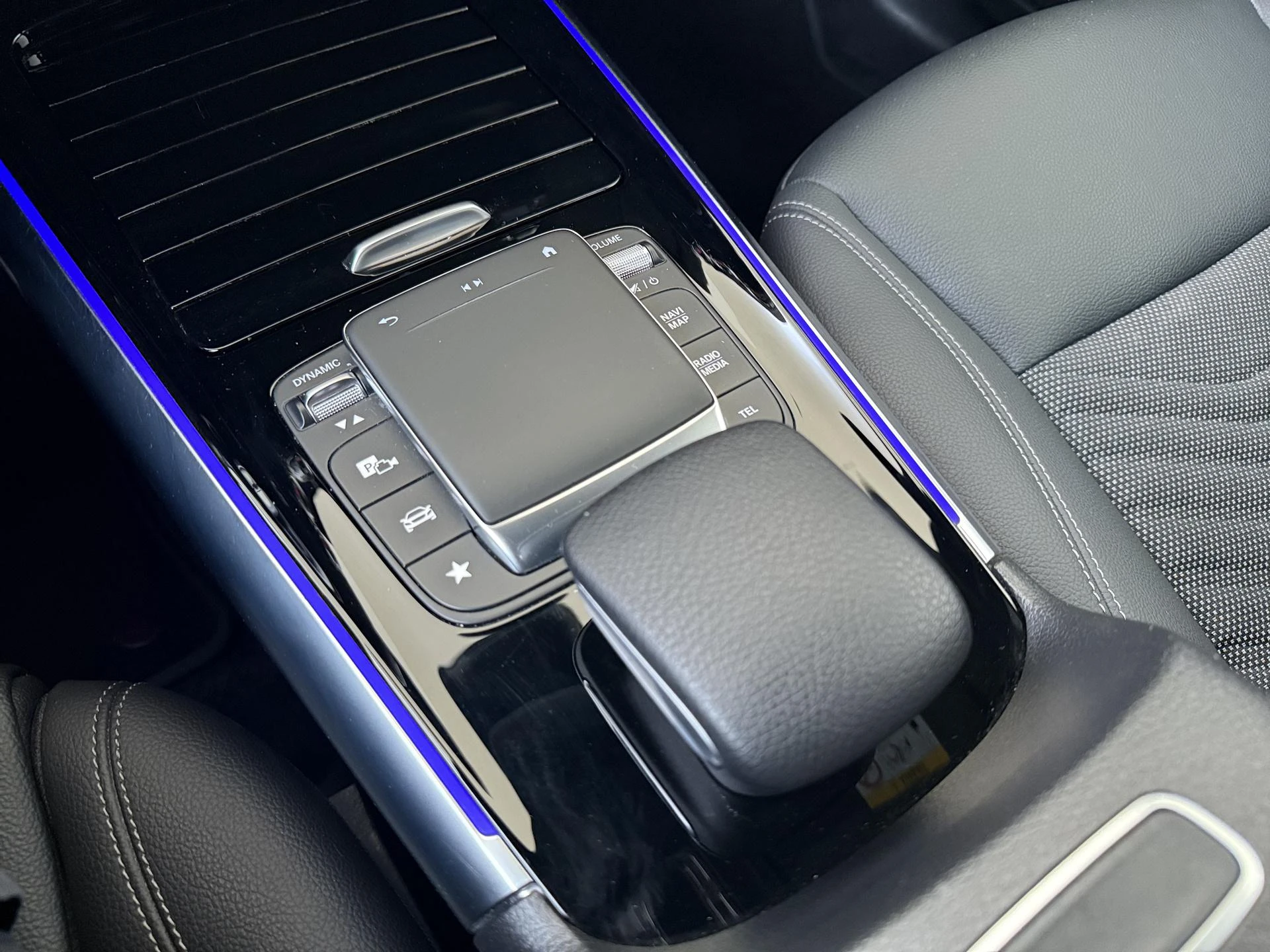 Mercedes-Benz-EQA-image-20