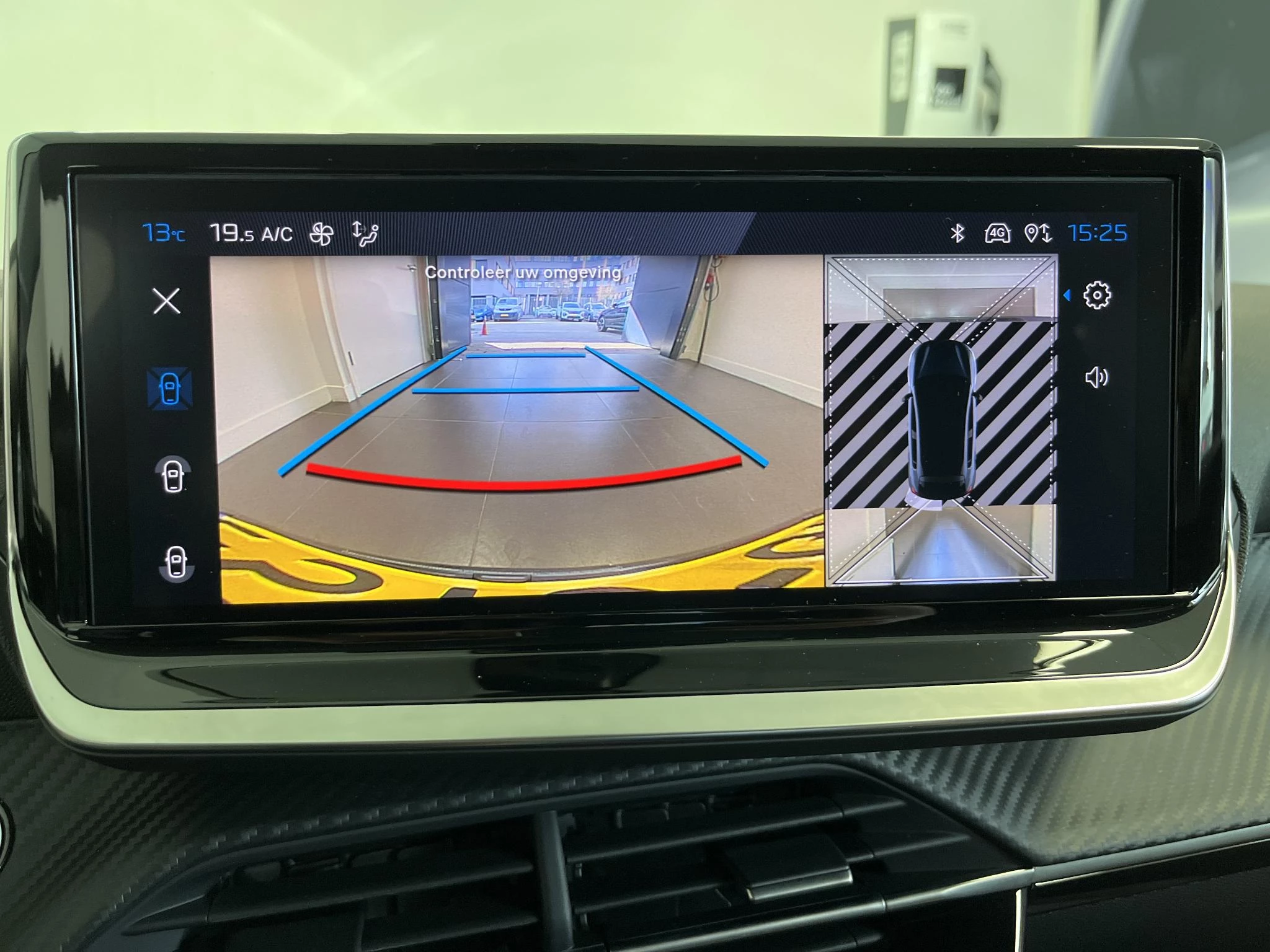 Peugeot-e-208-image-10