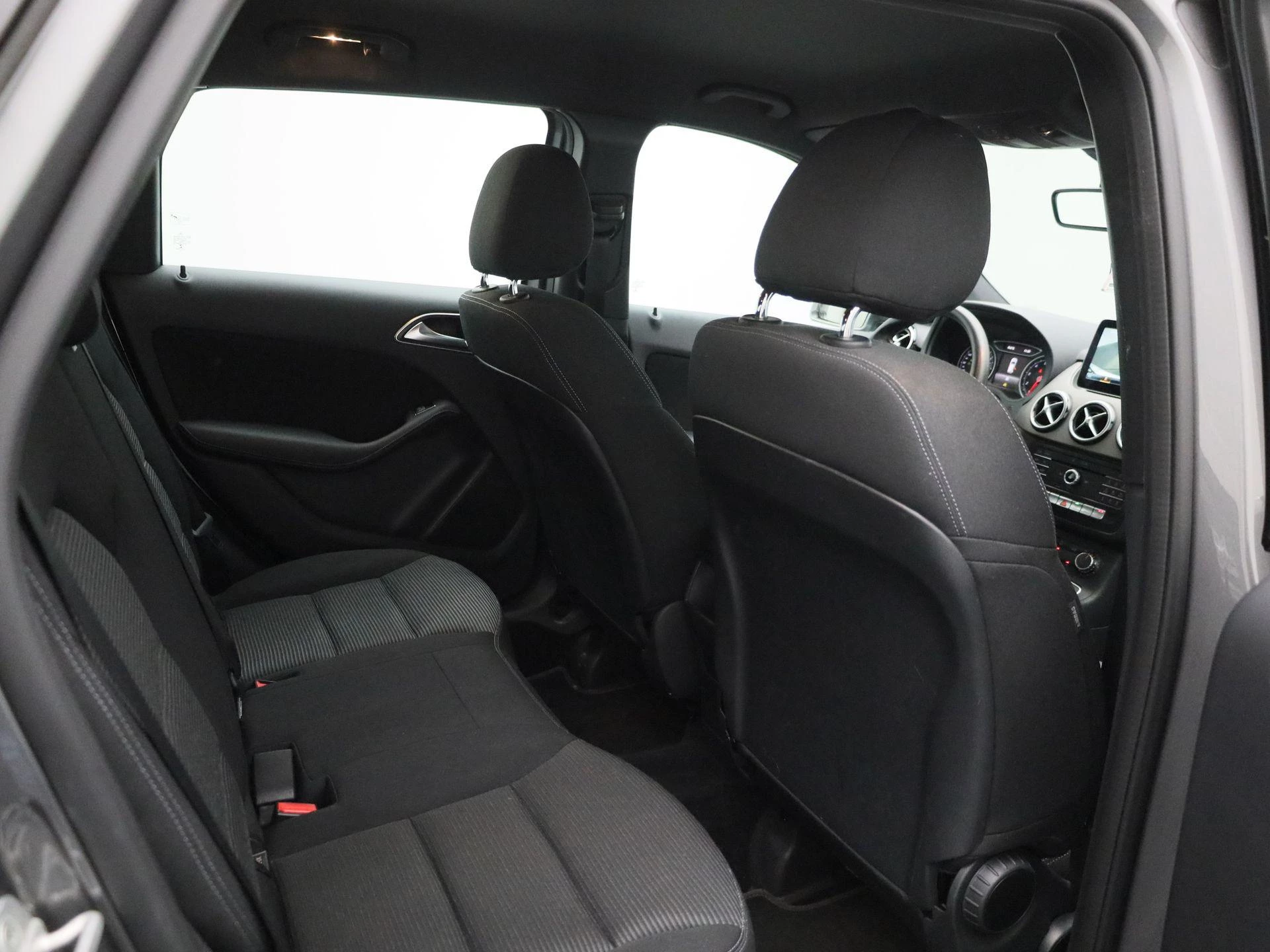 Mercedes-Benz-B-Klasse-image-33