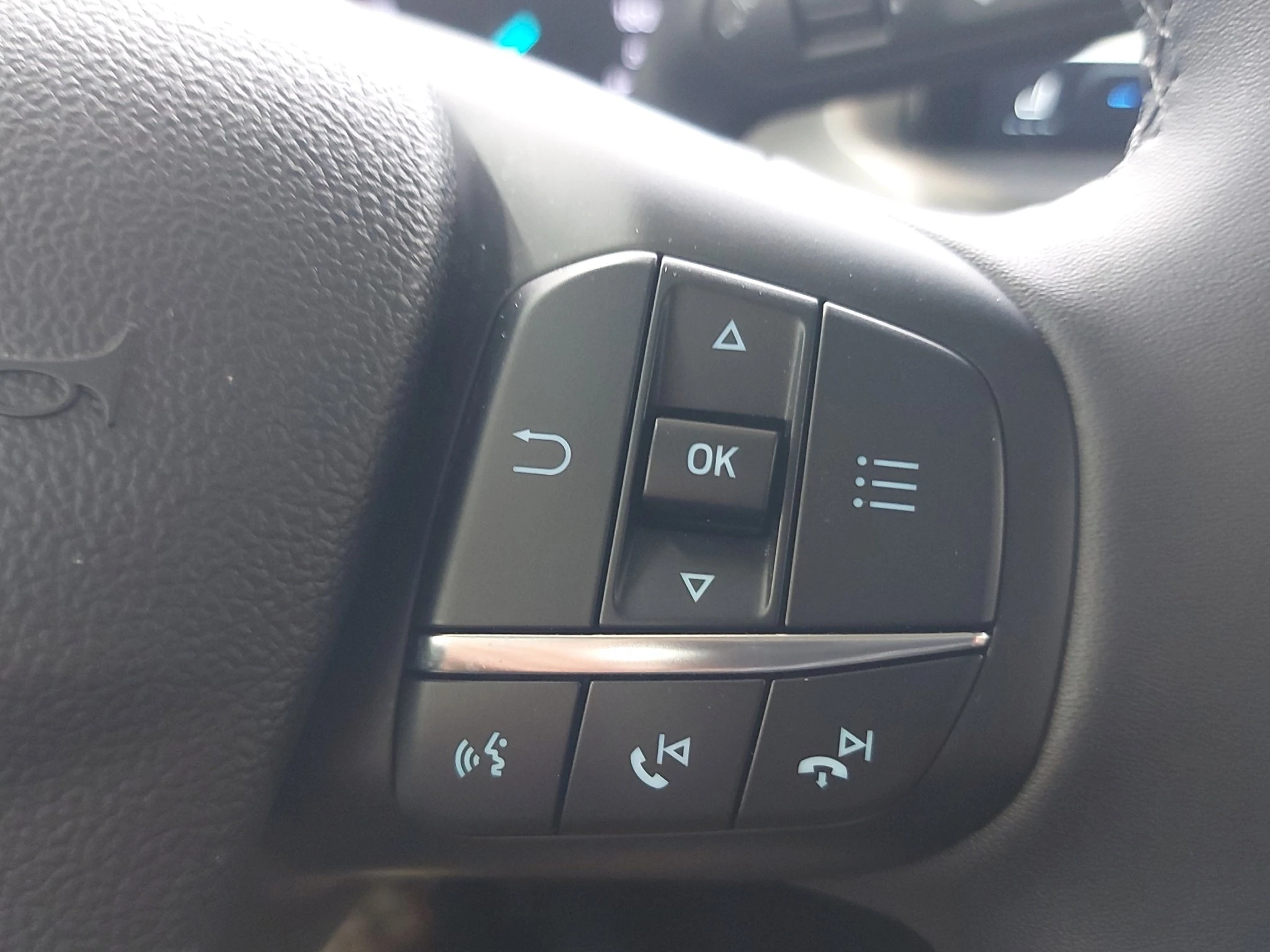 Ford Focus Titanium 1.0 EcoBoost Hybr. 114kW 7-Gang Automatik Kombi