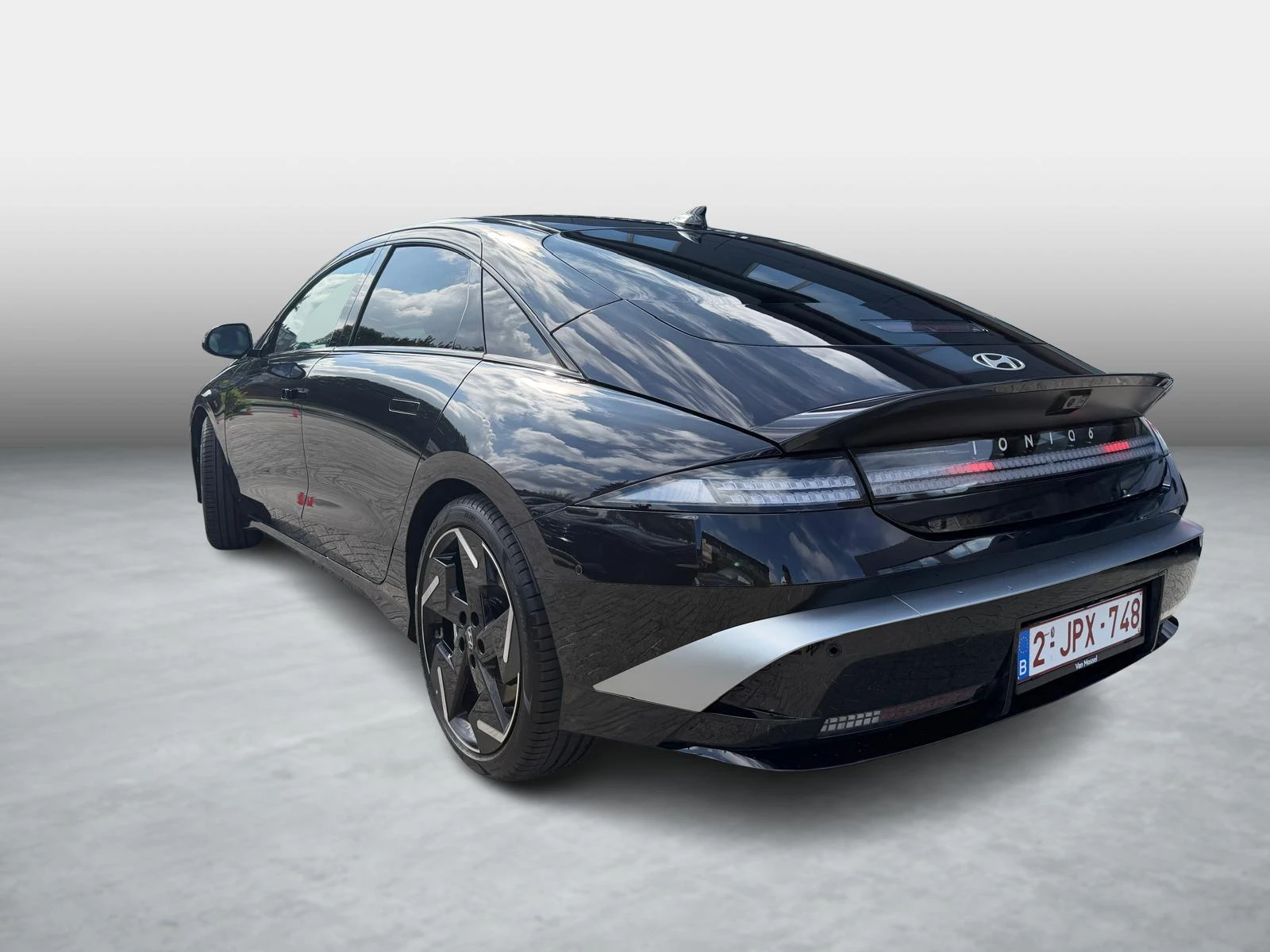 Hyundai-IONIQ 6-image-7
