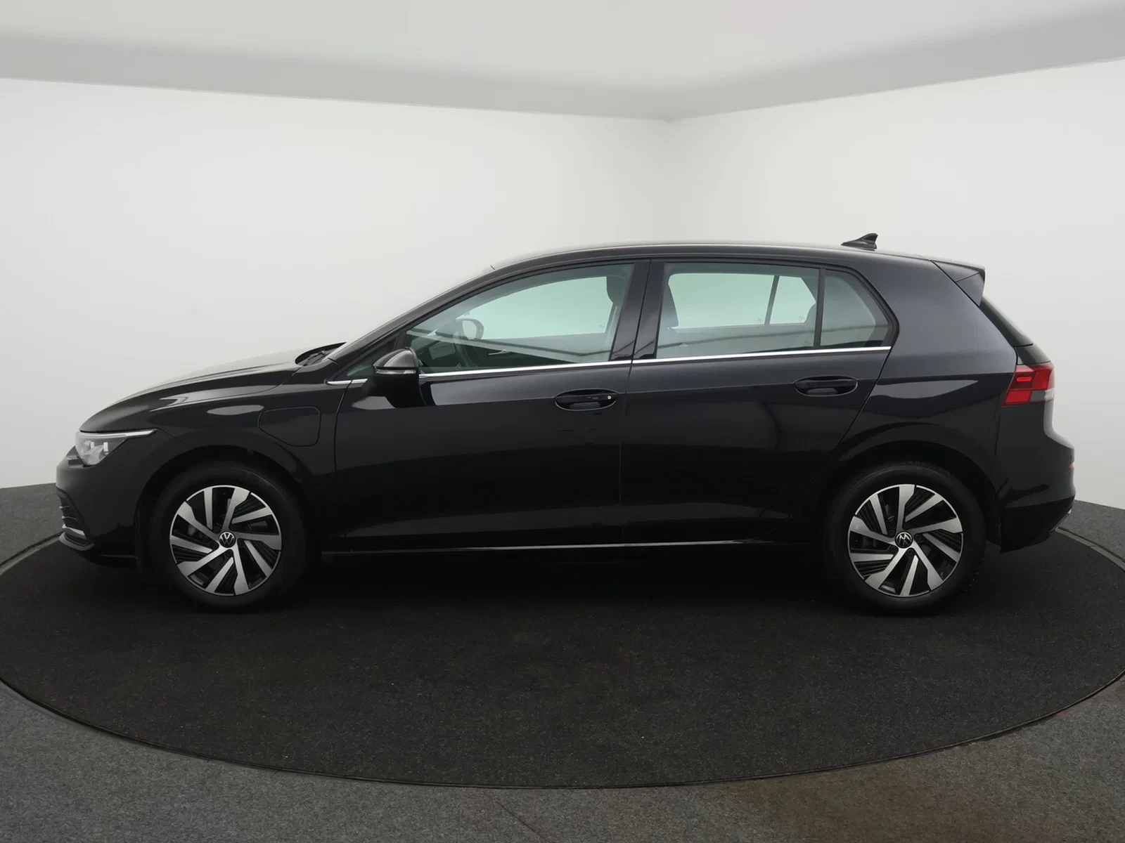Volkswagen-Golf-image-24