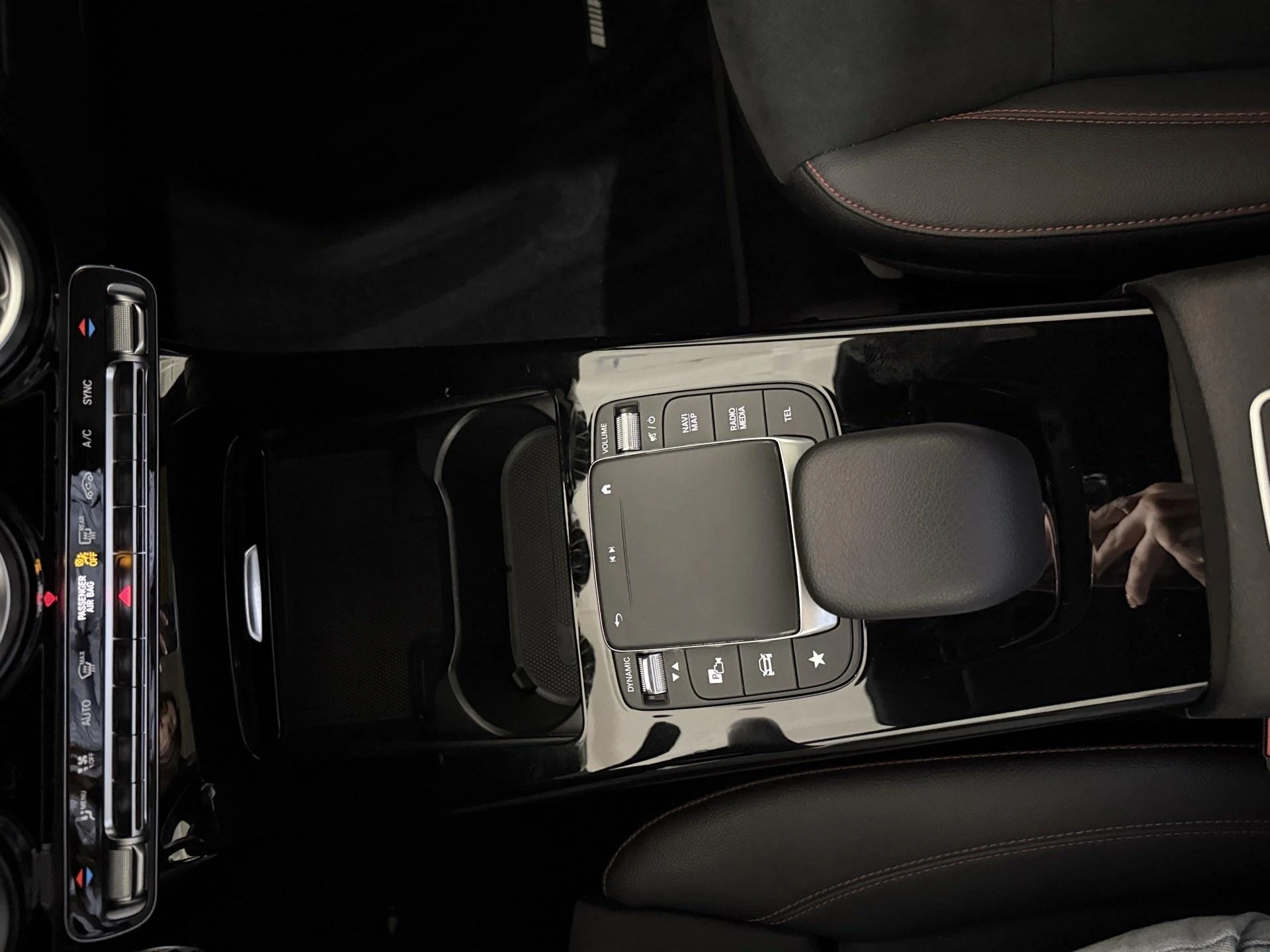 Mercedes-Benz-CLA-image-8