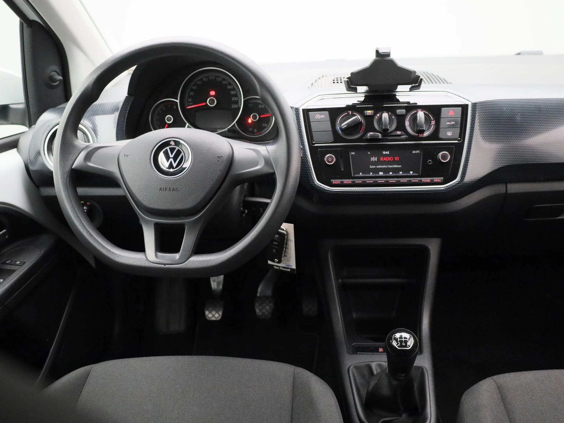 Volkswagen-up!-image-6