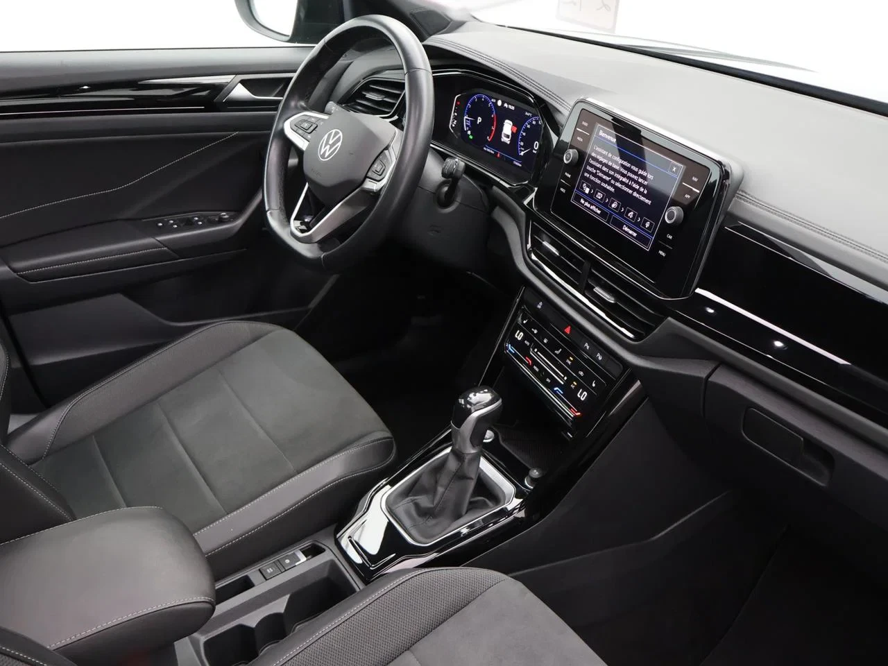 Volkswagen-T-Roc-image-10