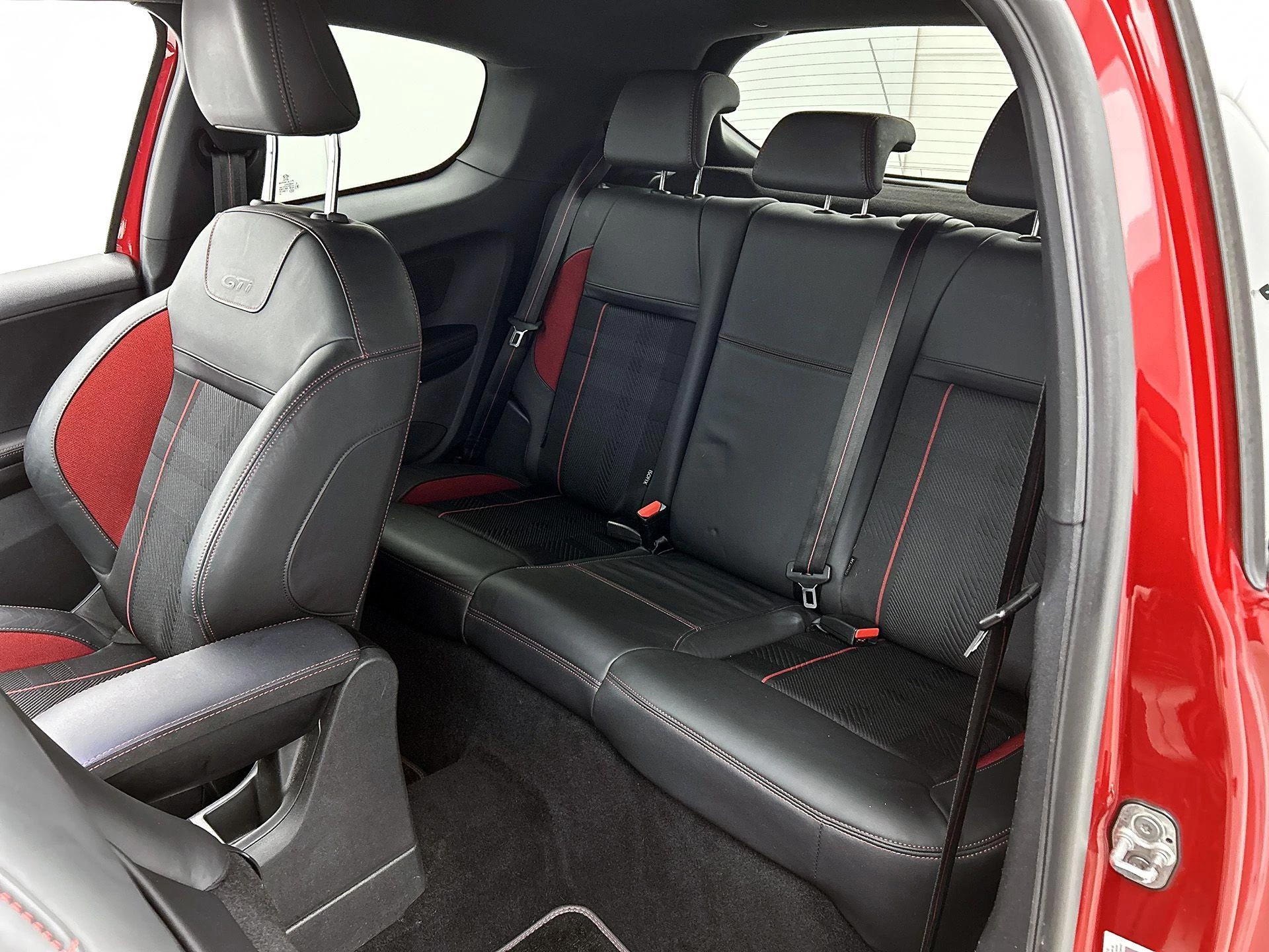 Peugeot-208-image-25