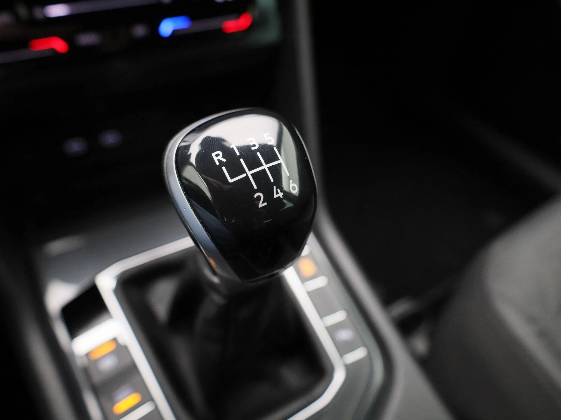Volkswagen-Tiguan-image-25