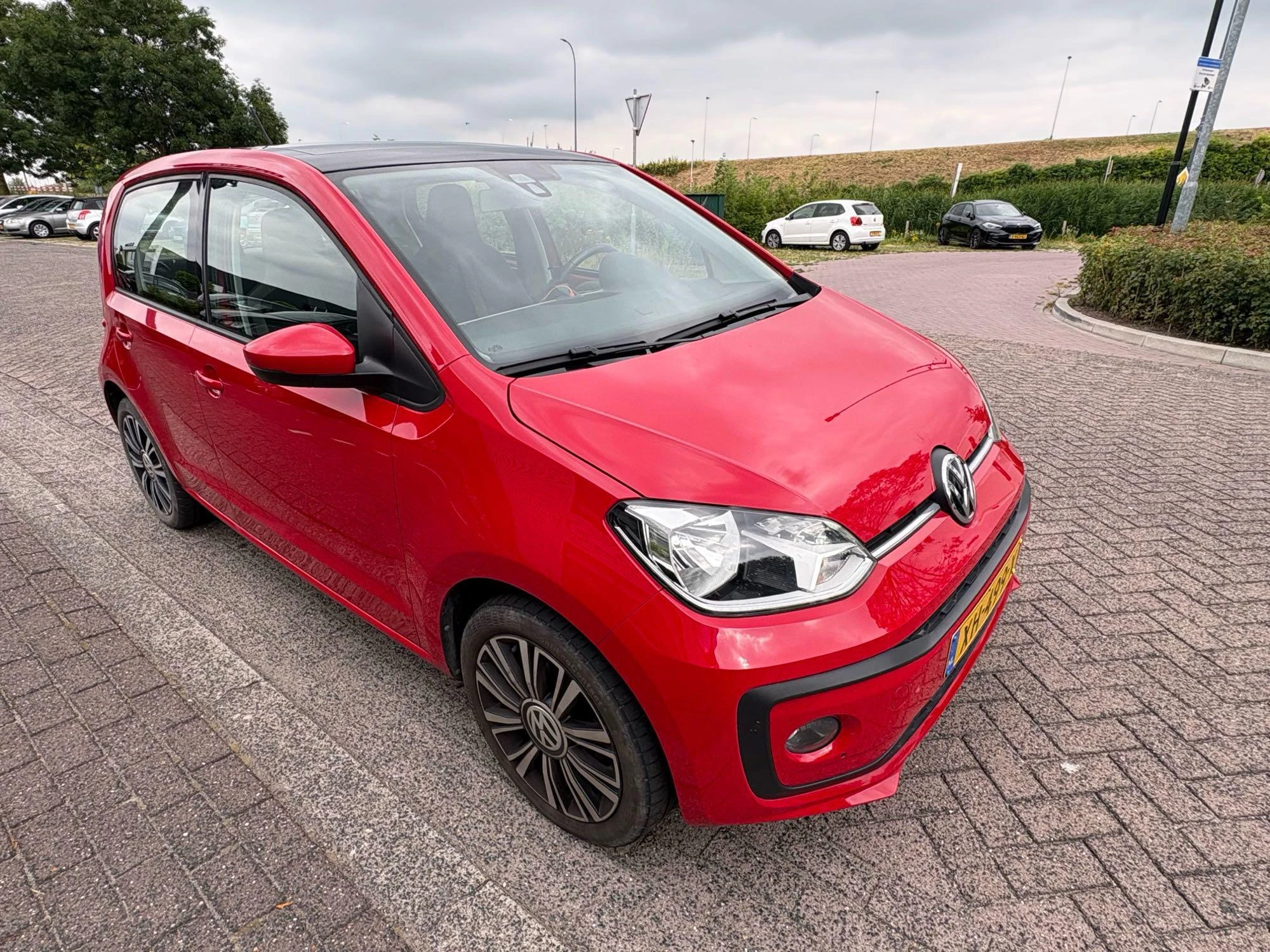 Volkswagen-up!-image-11