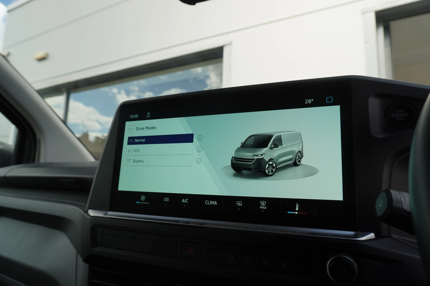 Volkswagen-Transporter-image-39