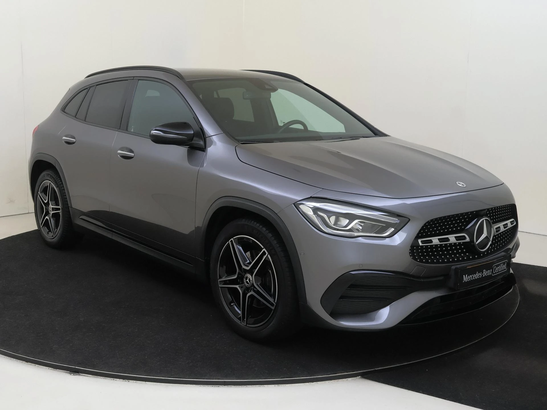 Mercedes-Benz-GLA-image-1