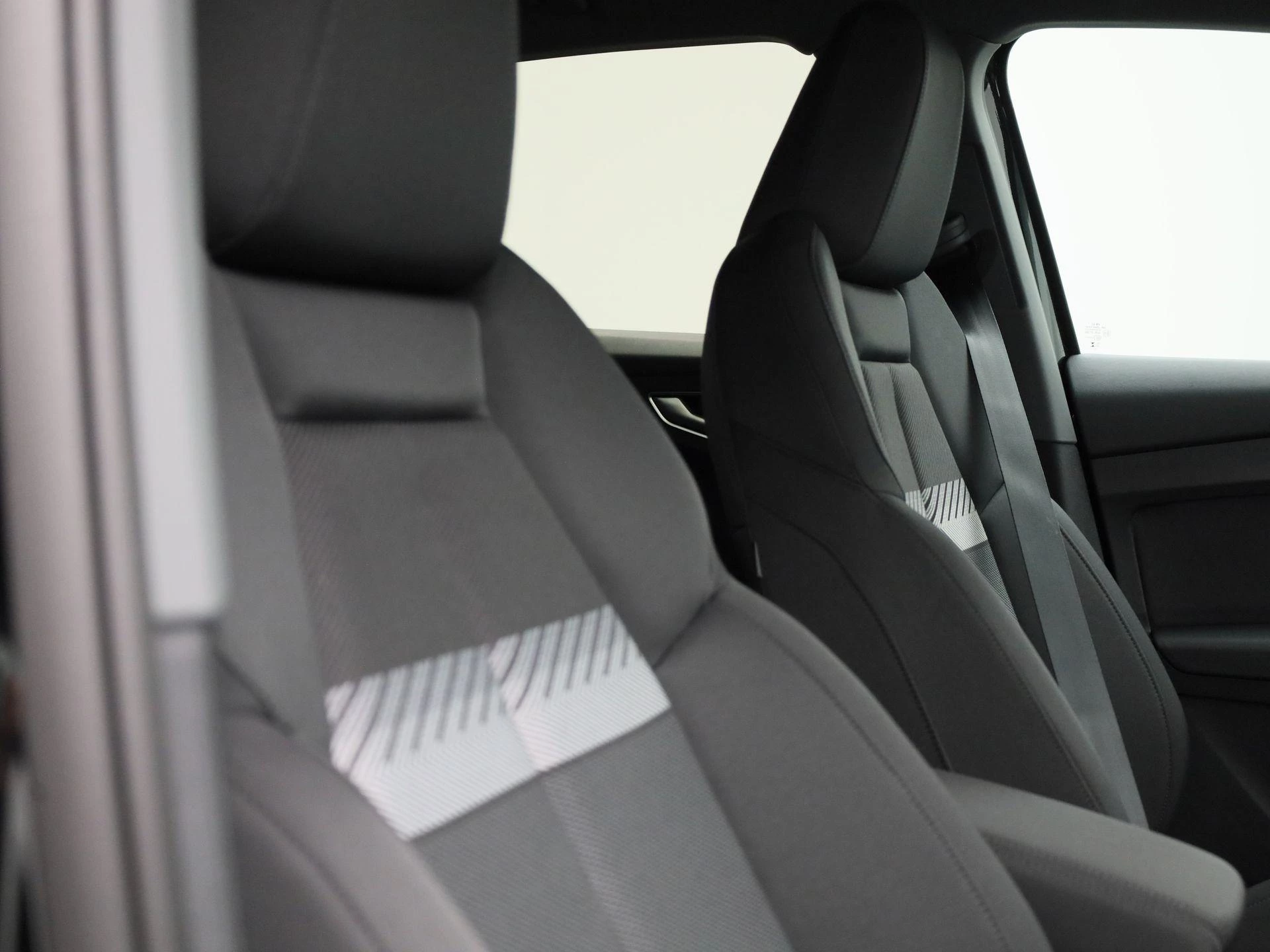 Audi-Q4 e-tron-image-39