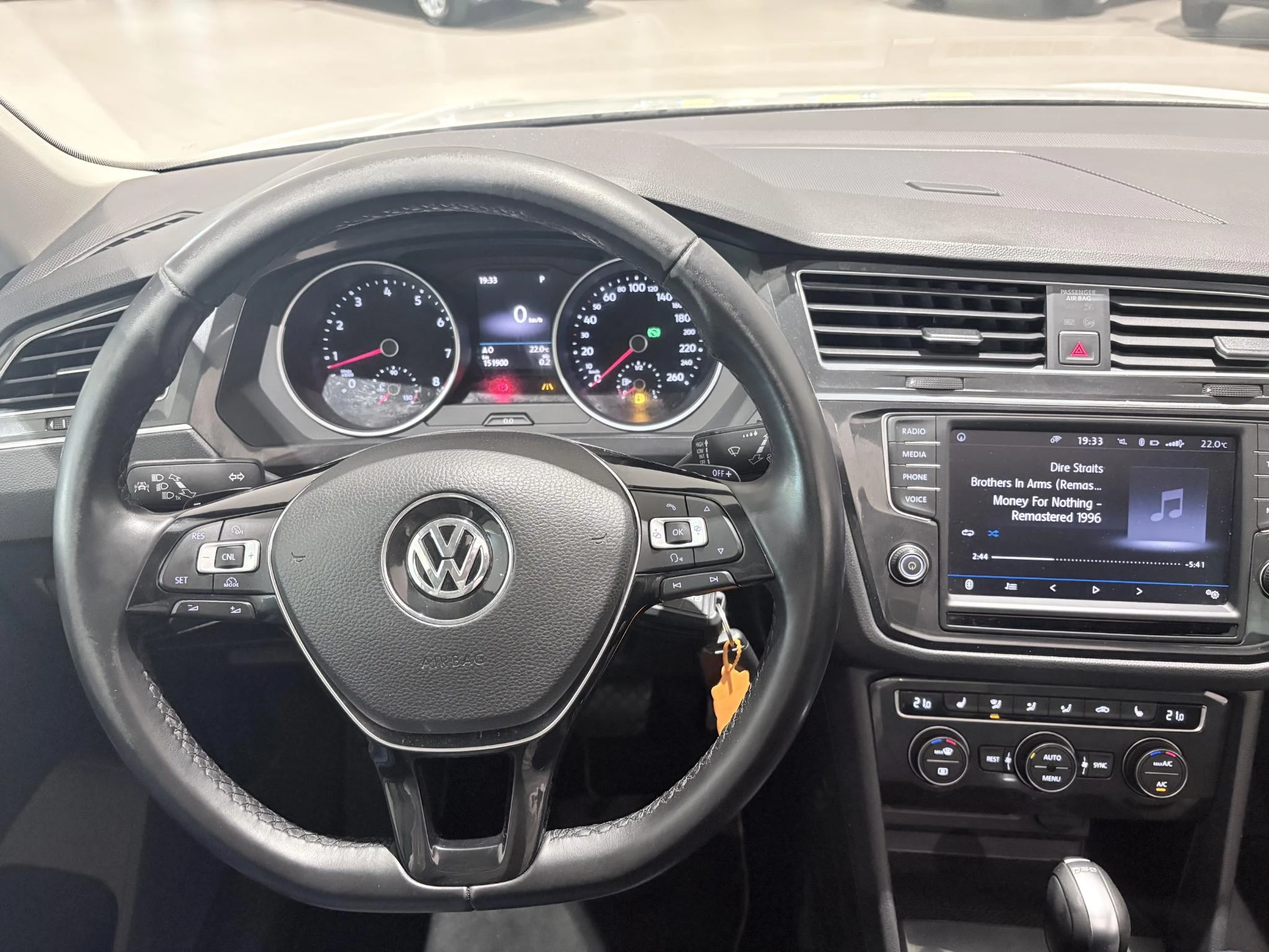 Volkswagen-Tiguan-image-18