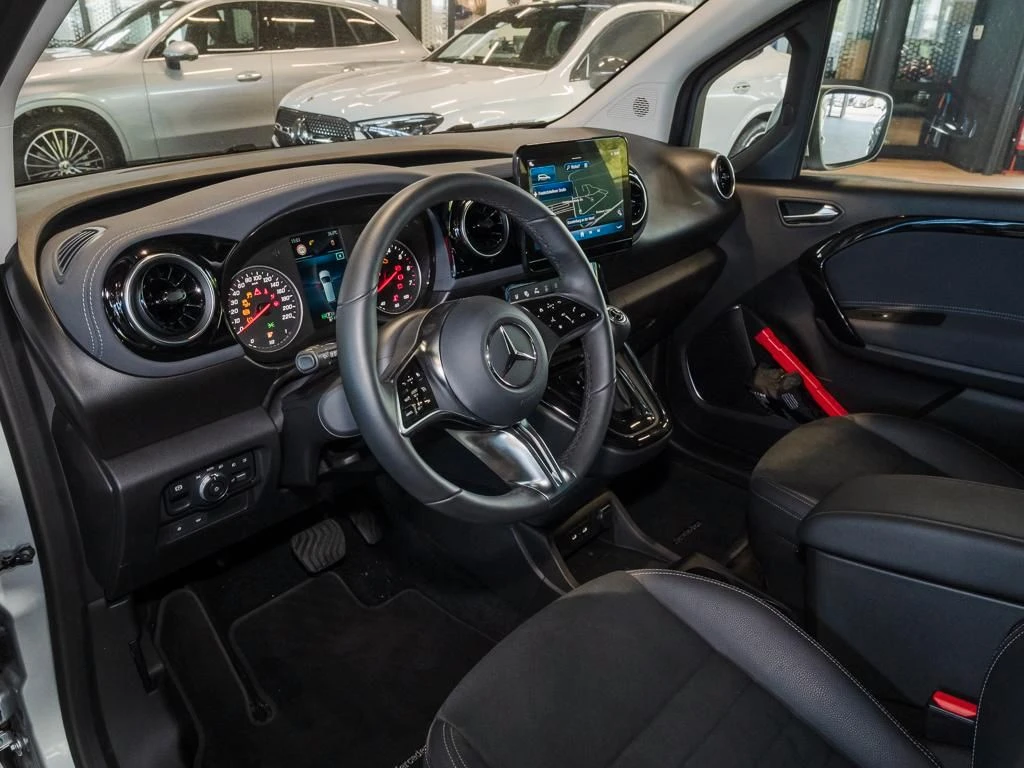 Mercedes-Benz-T-Klasse 180-image-8