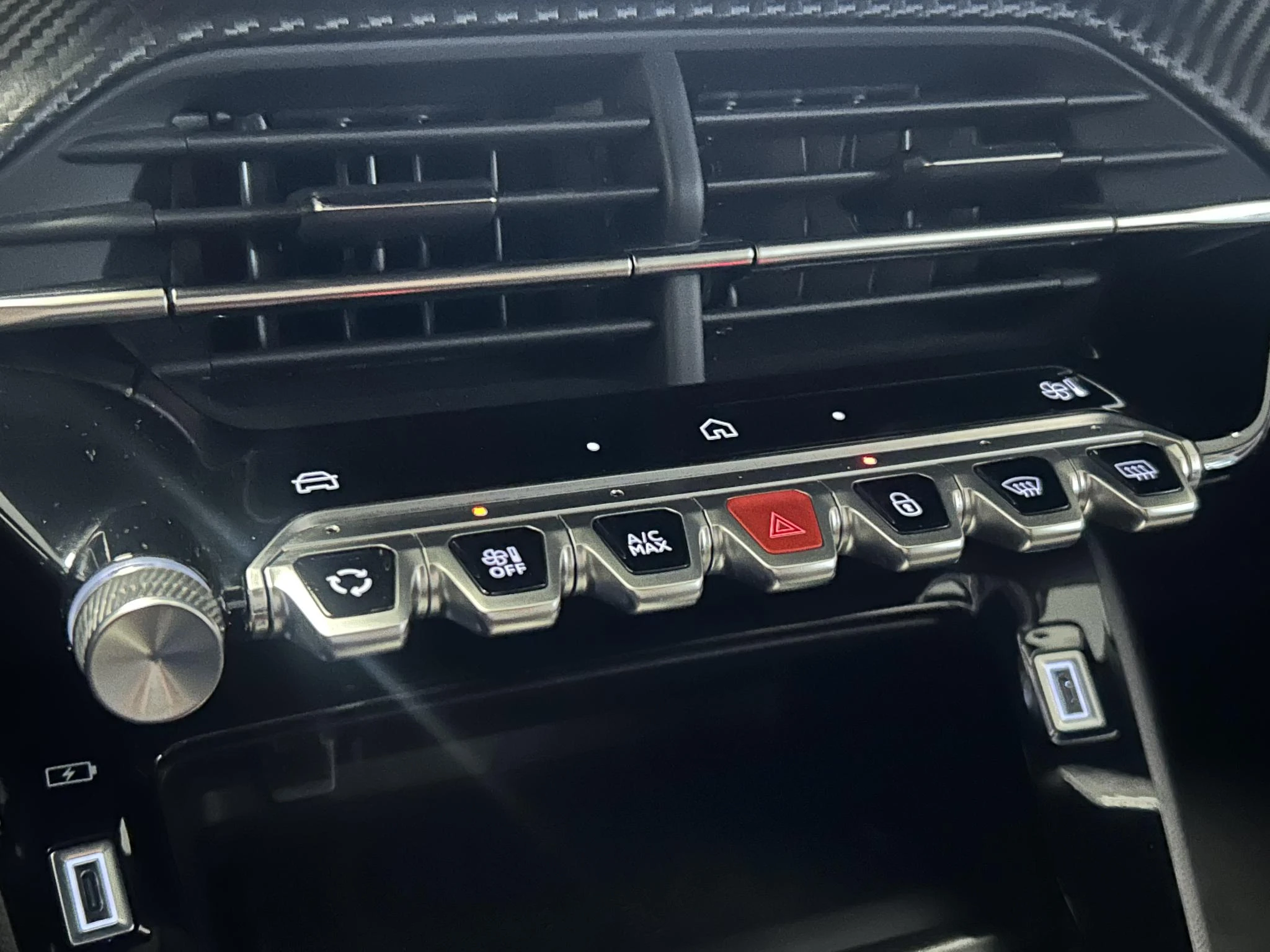 Peugeot-e-2008-image-12