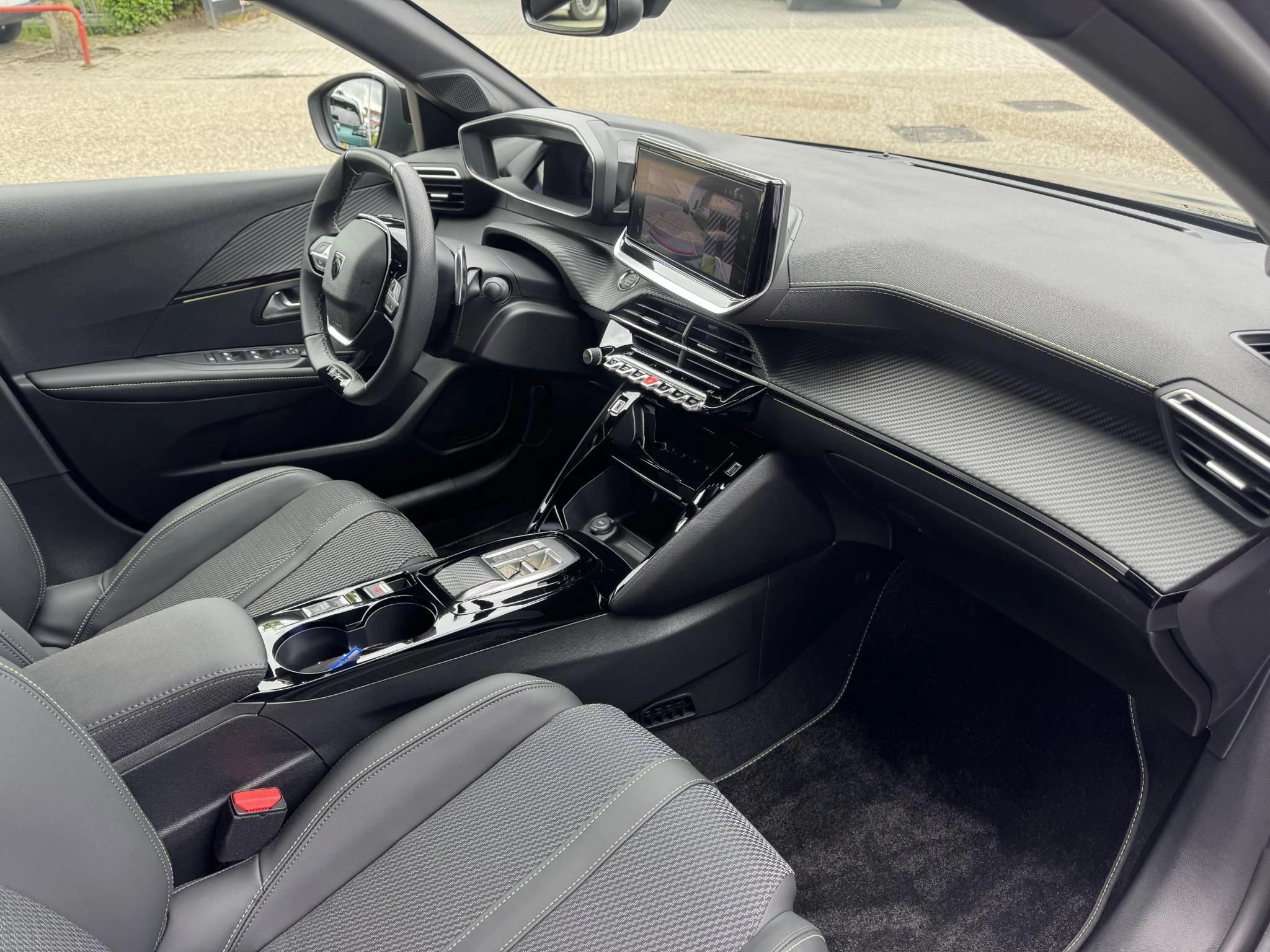 Peugeot 208 1.2 Hybrid 100 e-DCS6 GT