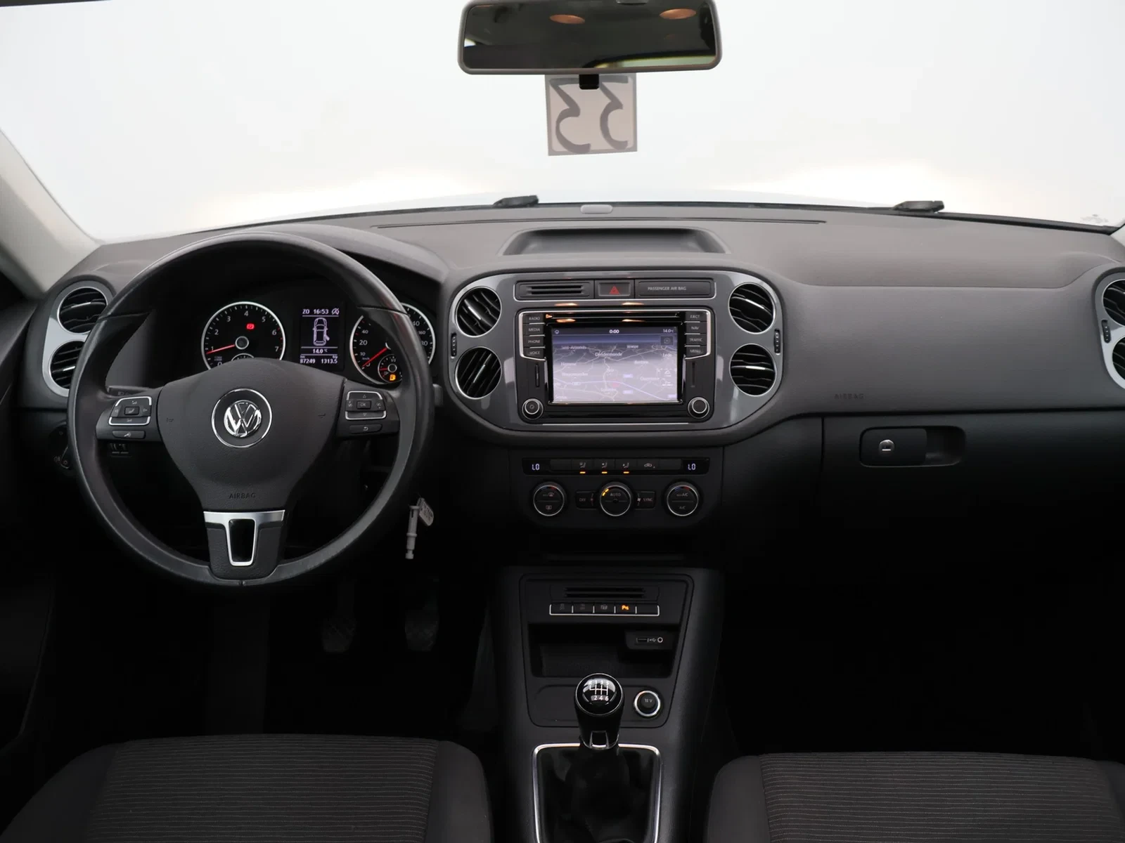 Volkswagen Tiguan Tiguan Trend & Fun 1.4TSI BlueMotion 125PK *PANODAK*PDC*BLTH*DAB RADIO*AIRCO AUTOMATISCH*...*