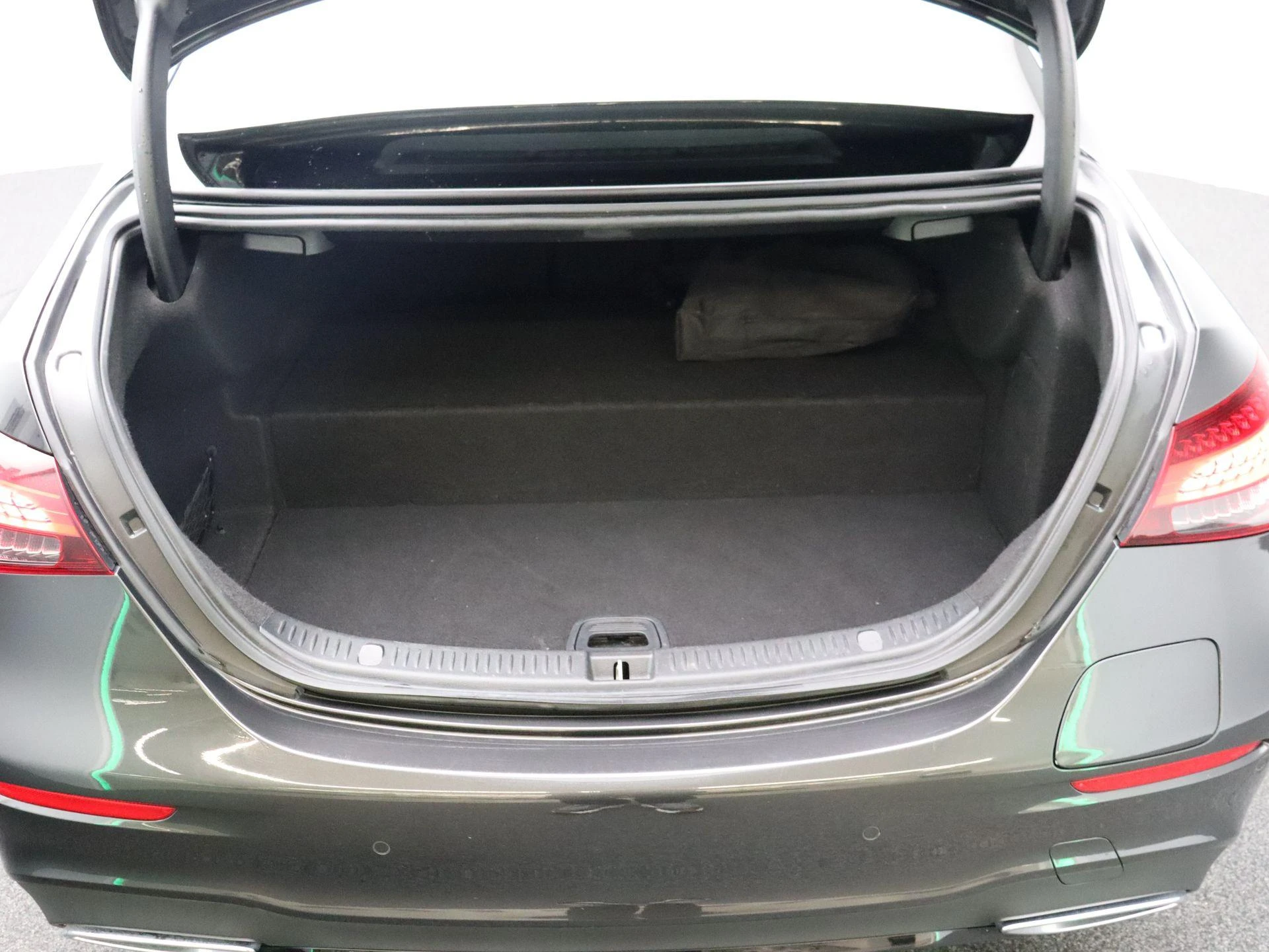 Mercedes-Benz-E-Klasse-image-27