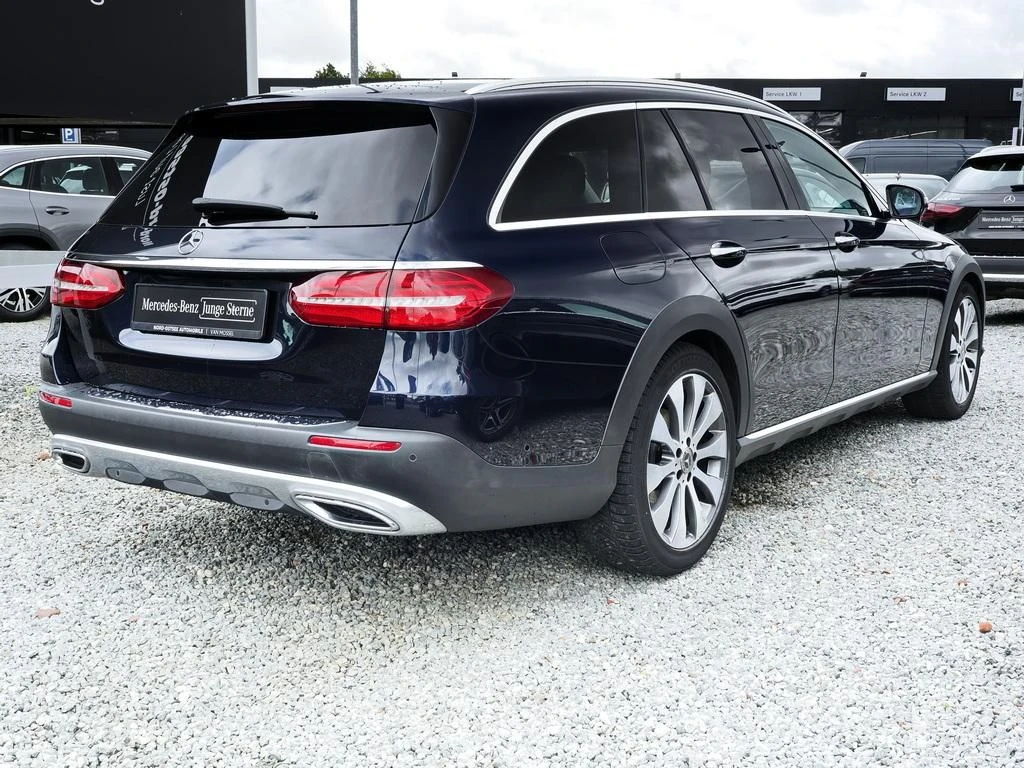Mercedes-Benz-E-Klasse 220-image-4