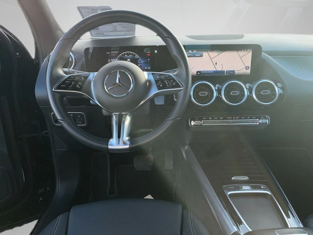 Mercedes-Benz-GLA 200 d-image-10