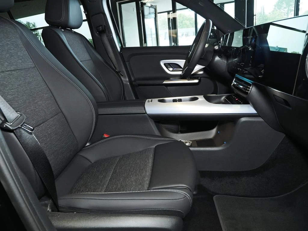 Mercedes-Benz-GLB 200-image-13