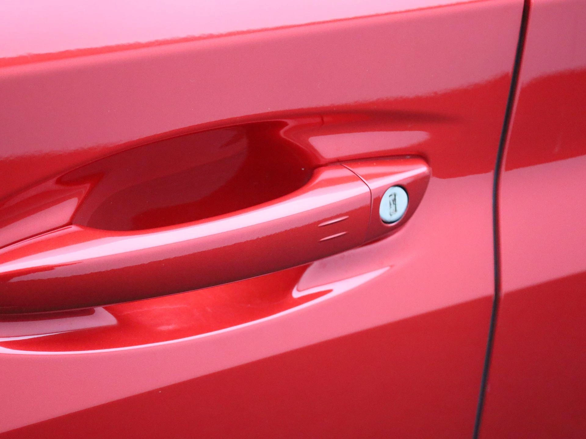 Peugeot-e-208-image-18