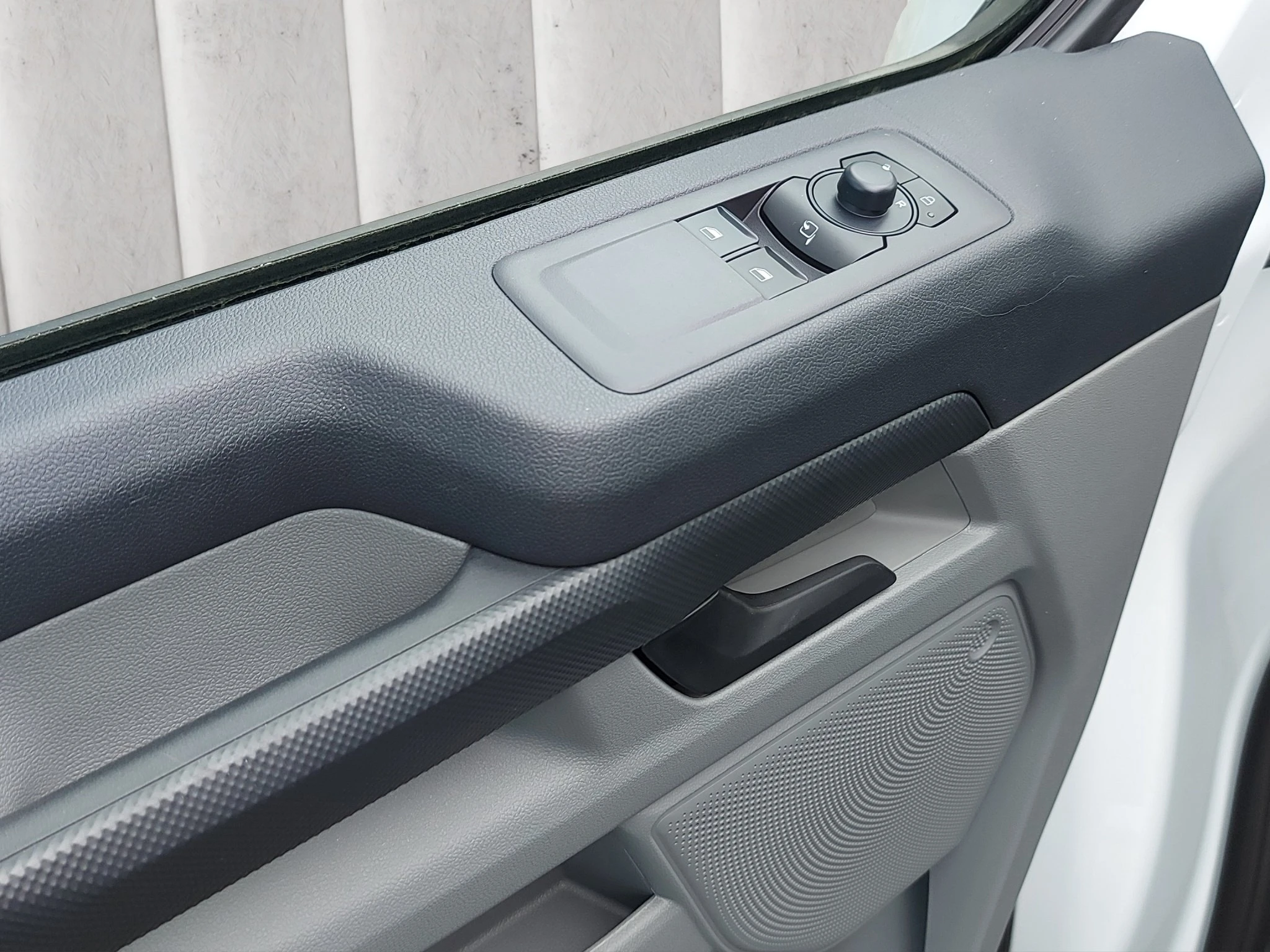 Ford-Transit Custom-image-16
