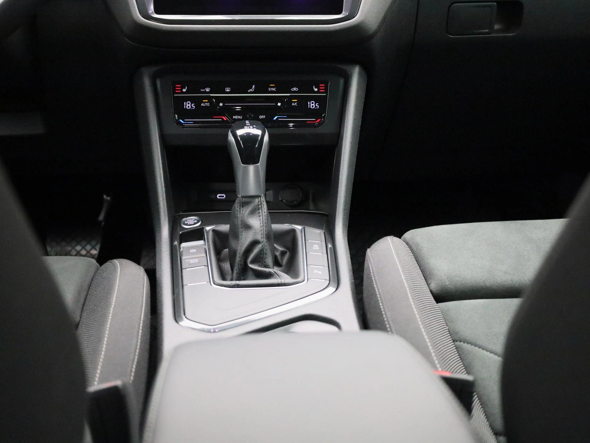 Volkswagen-Tiguan-image-9