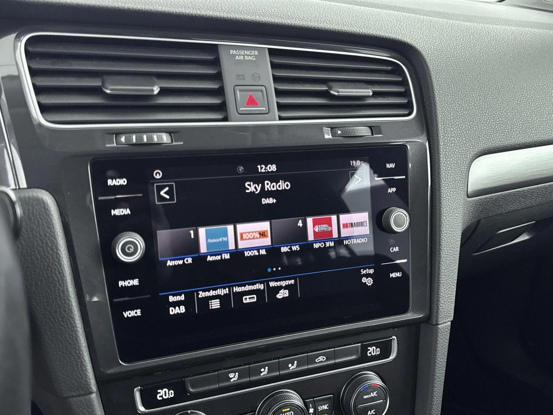 Volkswagen-Golf-image-6