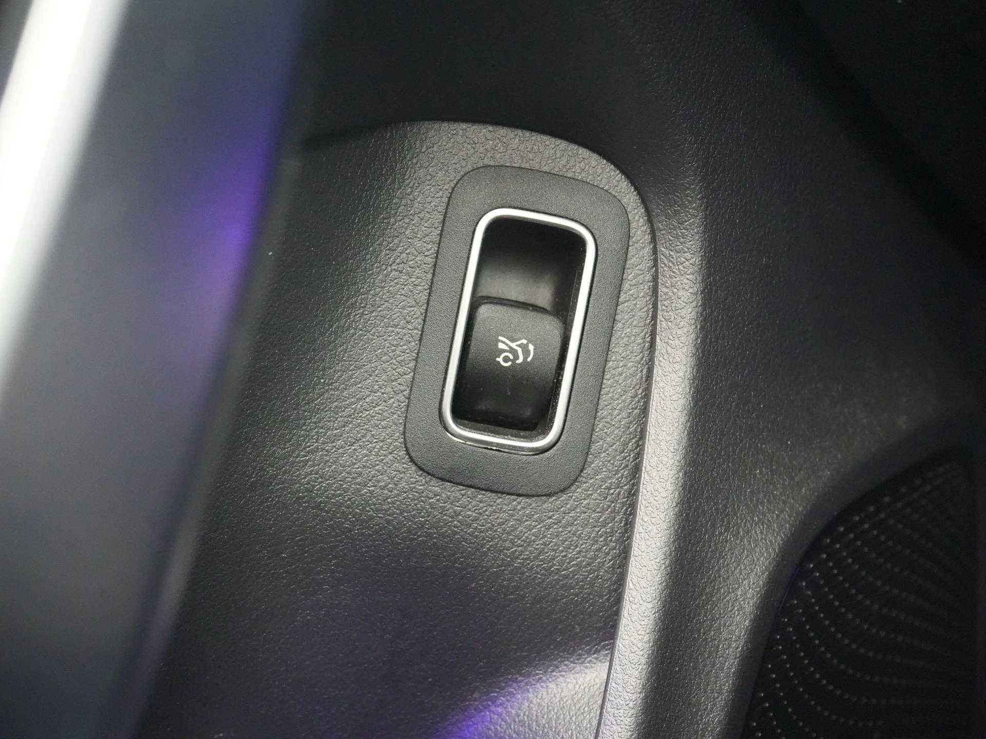 Mercedes-Benz-CLA-image-31