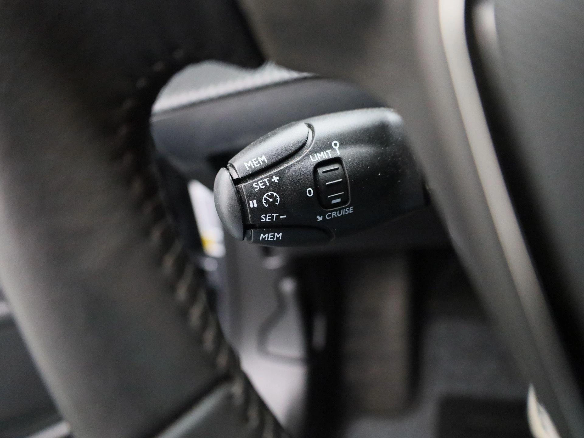 Peugeot-e-2008-image-18