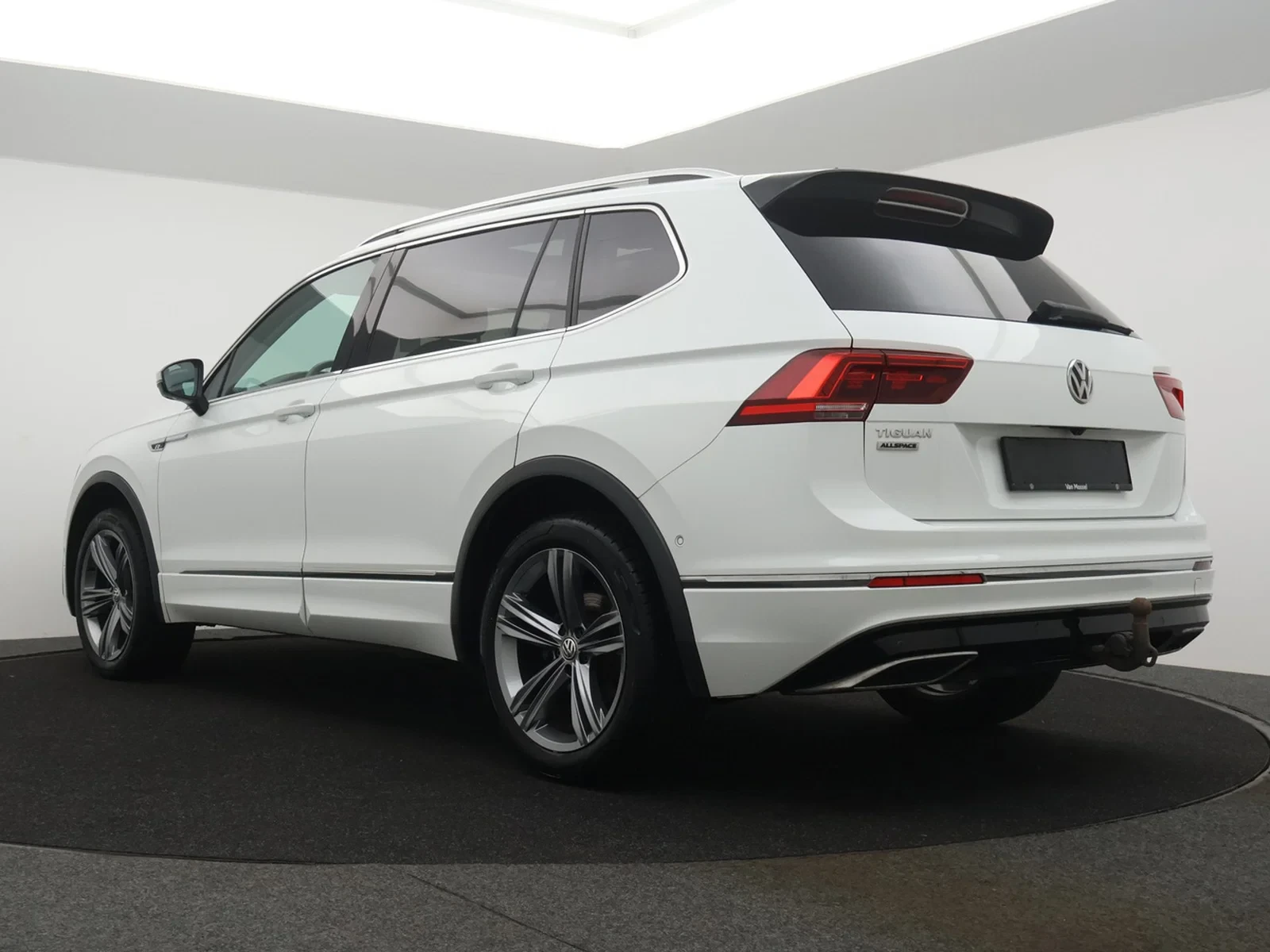 Volkswagen Tiguan Allspace Tiguan R-Line AllSpace Platinum 1.5TSI 150PK *AUTOMAAT*PANODAK*TREKHAAK*360° CAMERA*LEDER*ACC*APP-CONNECT*