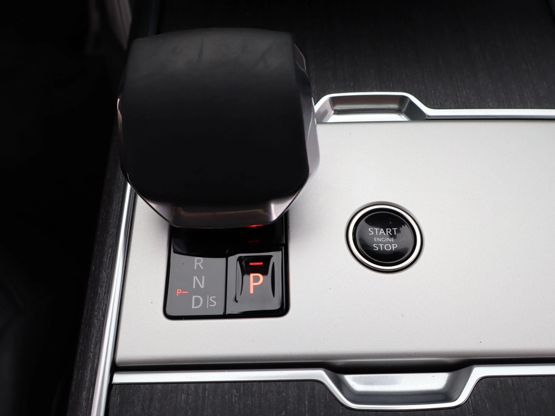 Land Rover-Range Rover-image-21