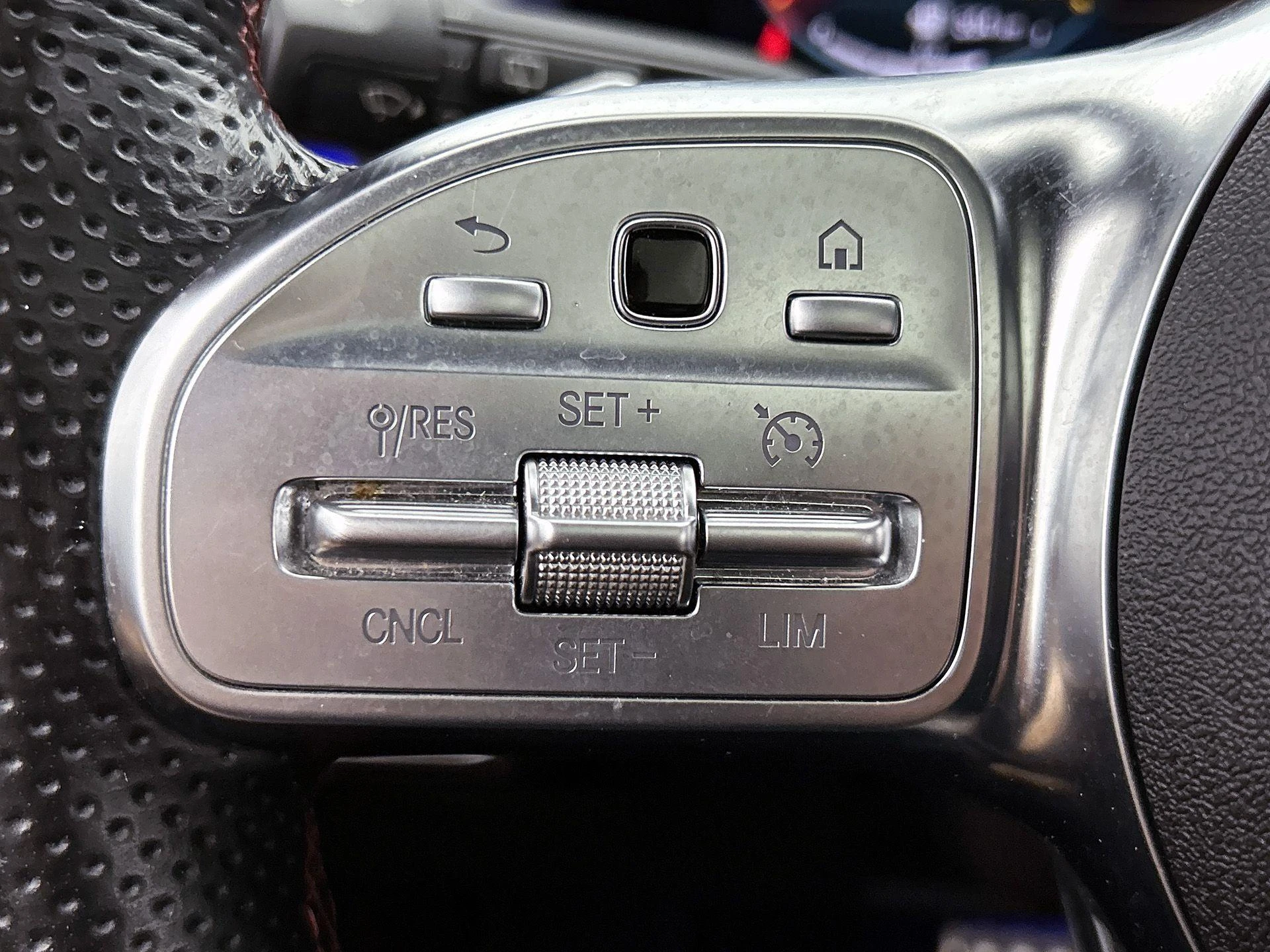 Mercedes-Benz-CLA-image-5