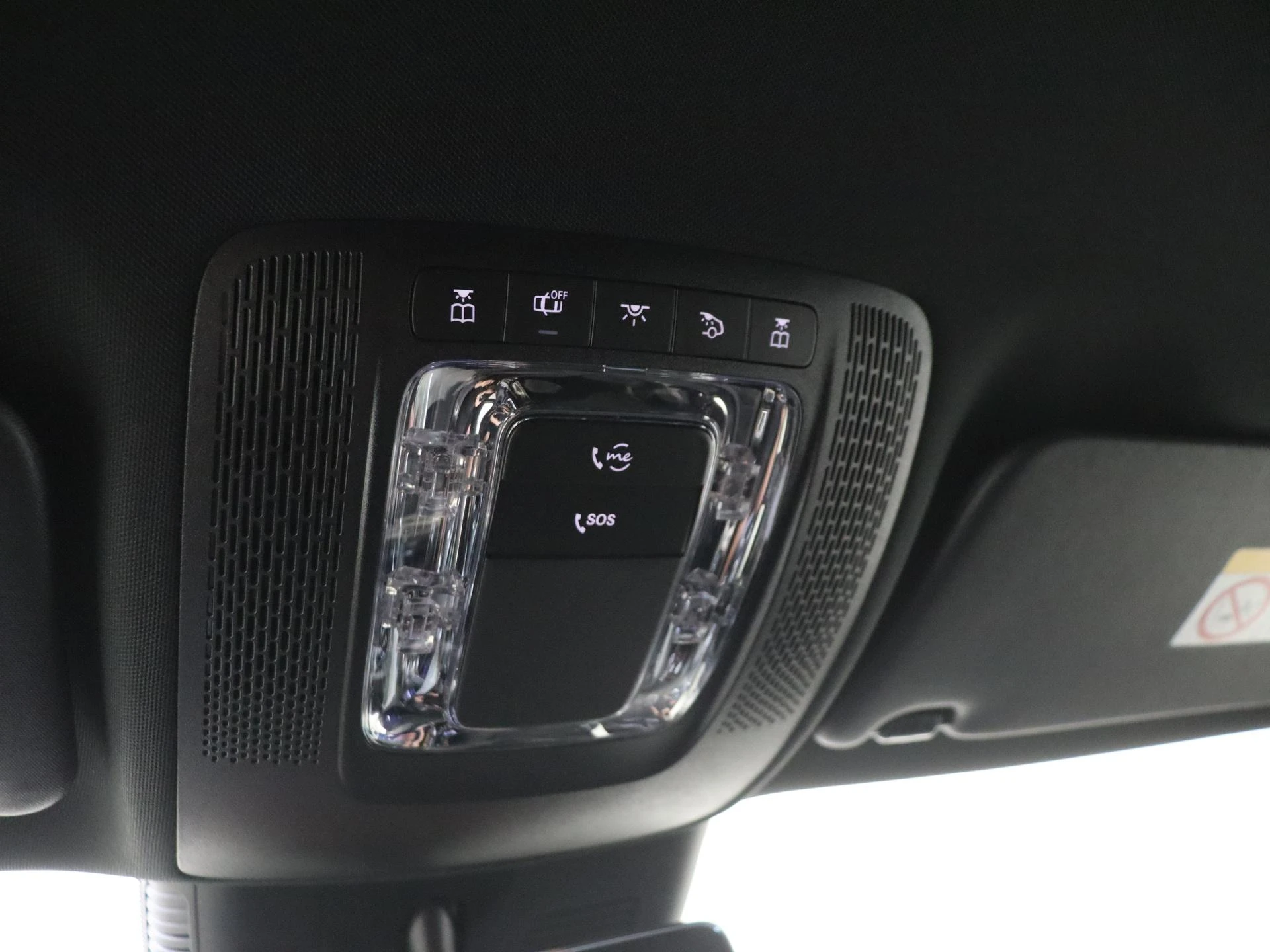 Mercedes-Benz-GLA-image-22