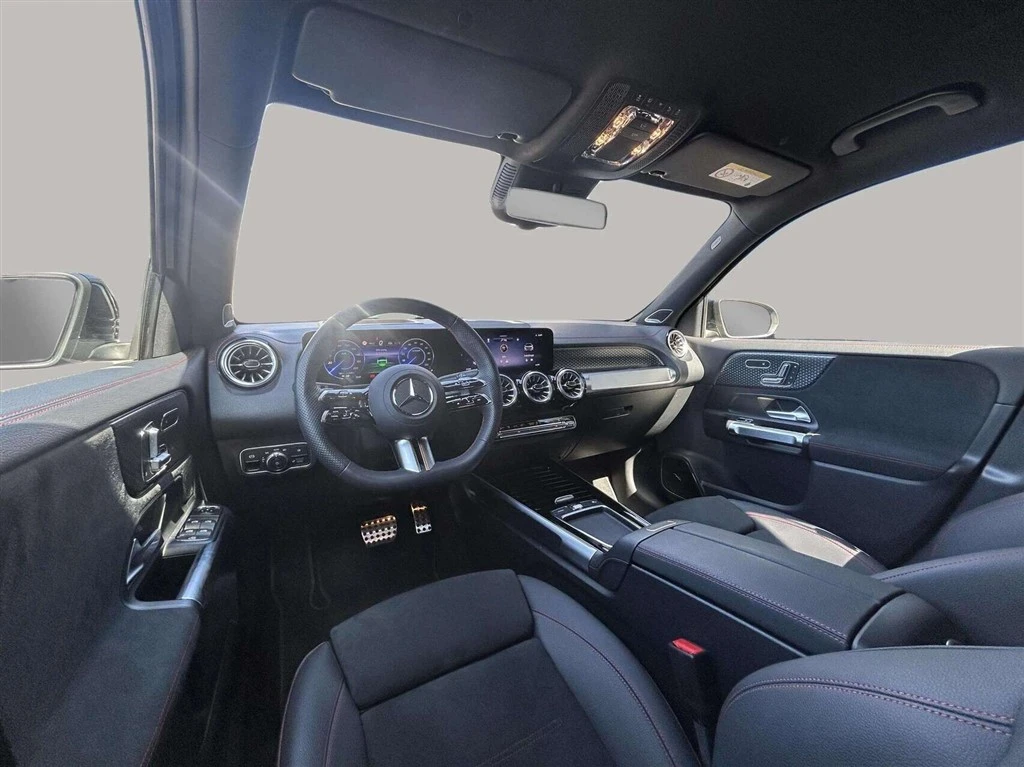 Mercedes-Benz-EQB-image-11