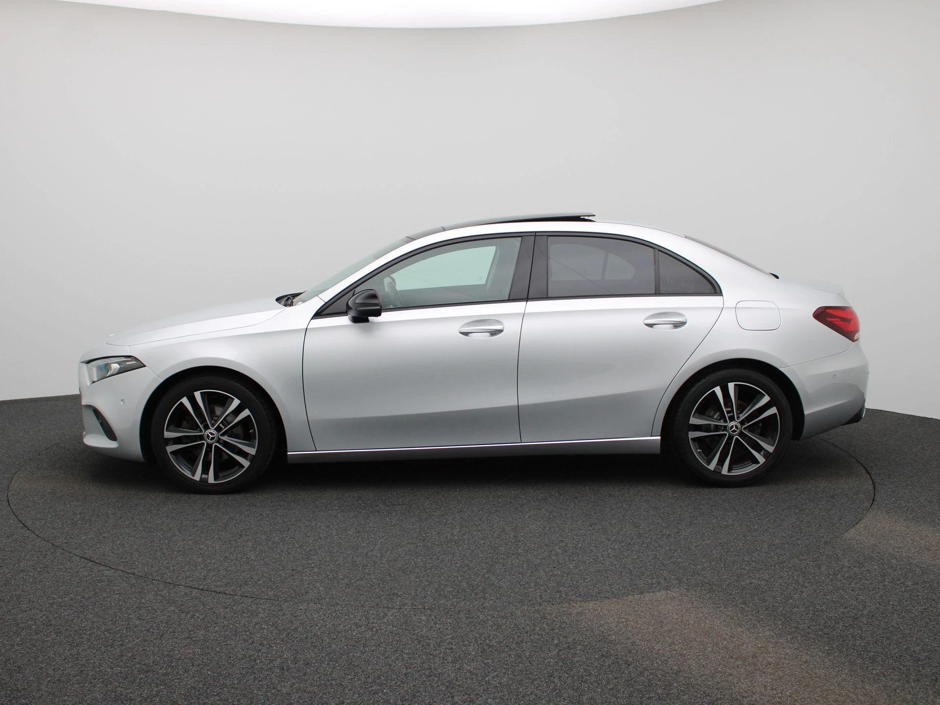 Mercedes-Benz-A-Klasse-image-3