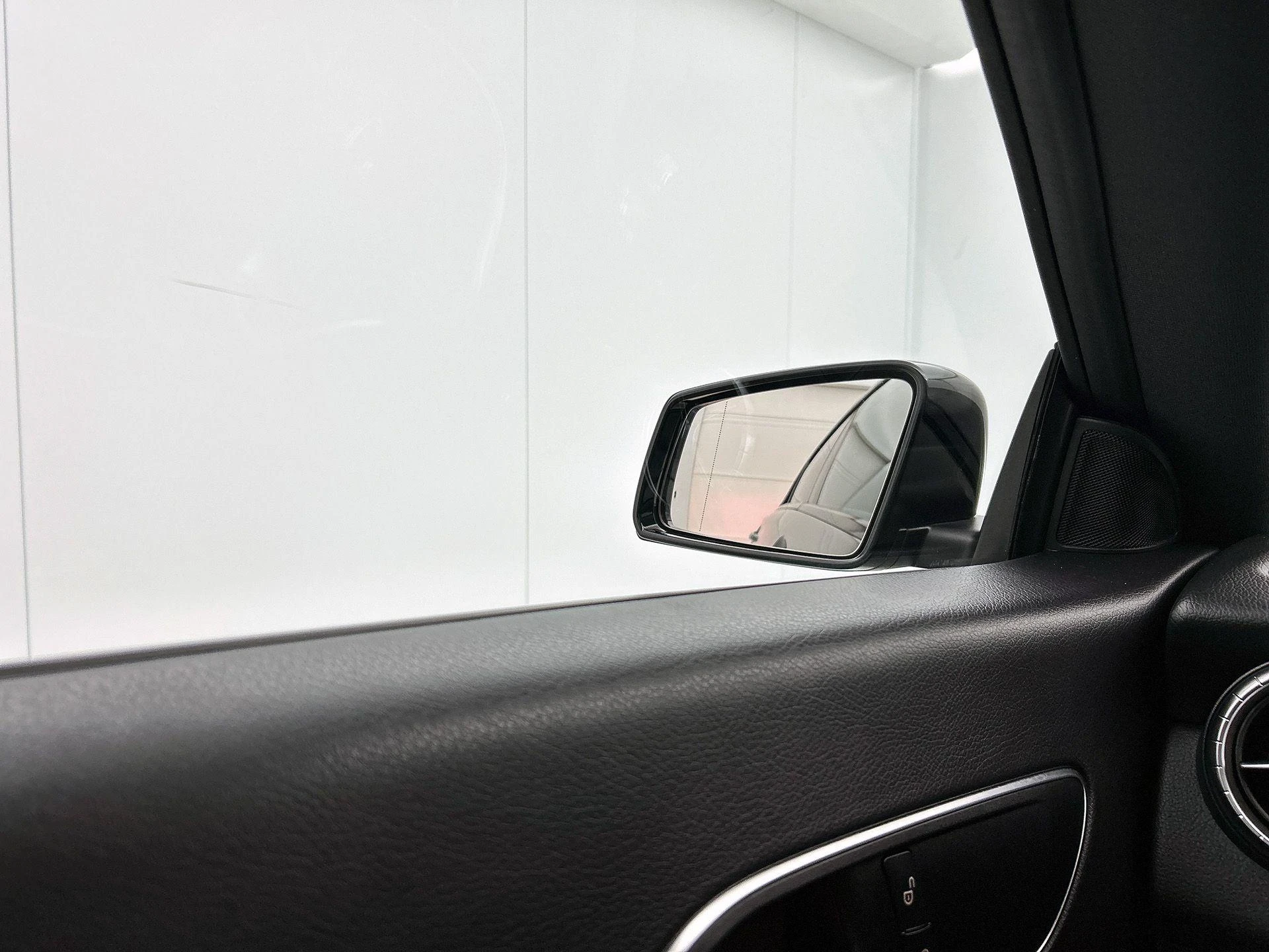 Mercedes-Benz-CLA-image-16