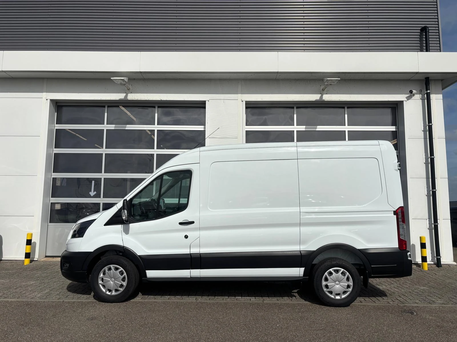 Ford-Transit-image-1