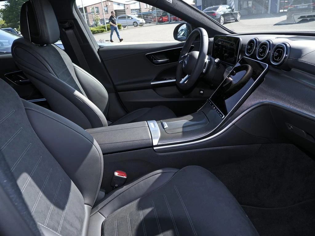 Mercedes-Benz-C-Klasse 300-image-12