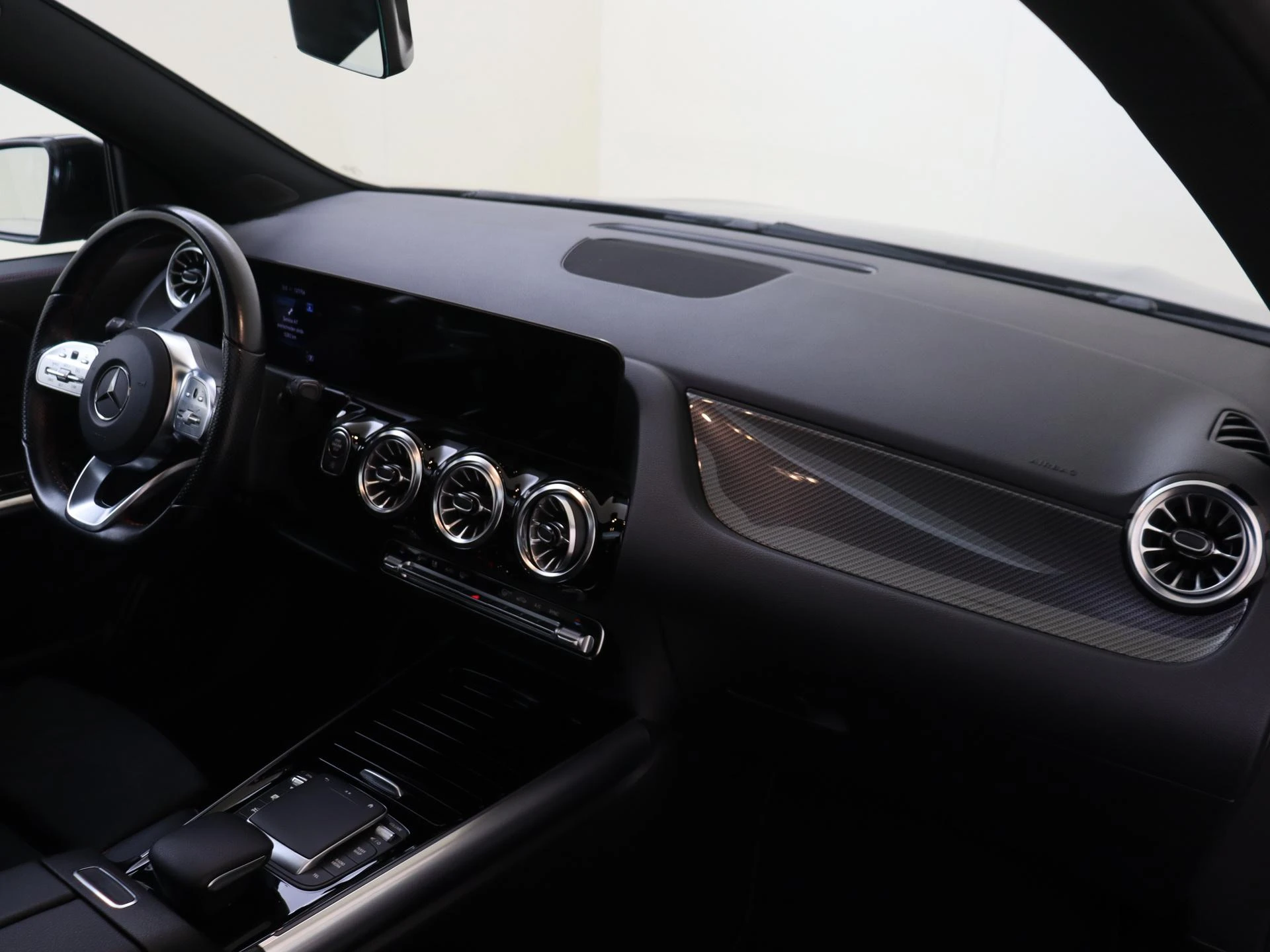 Mercedes-Benz-GLA-image-4