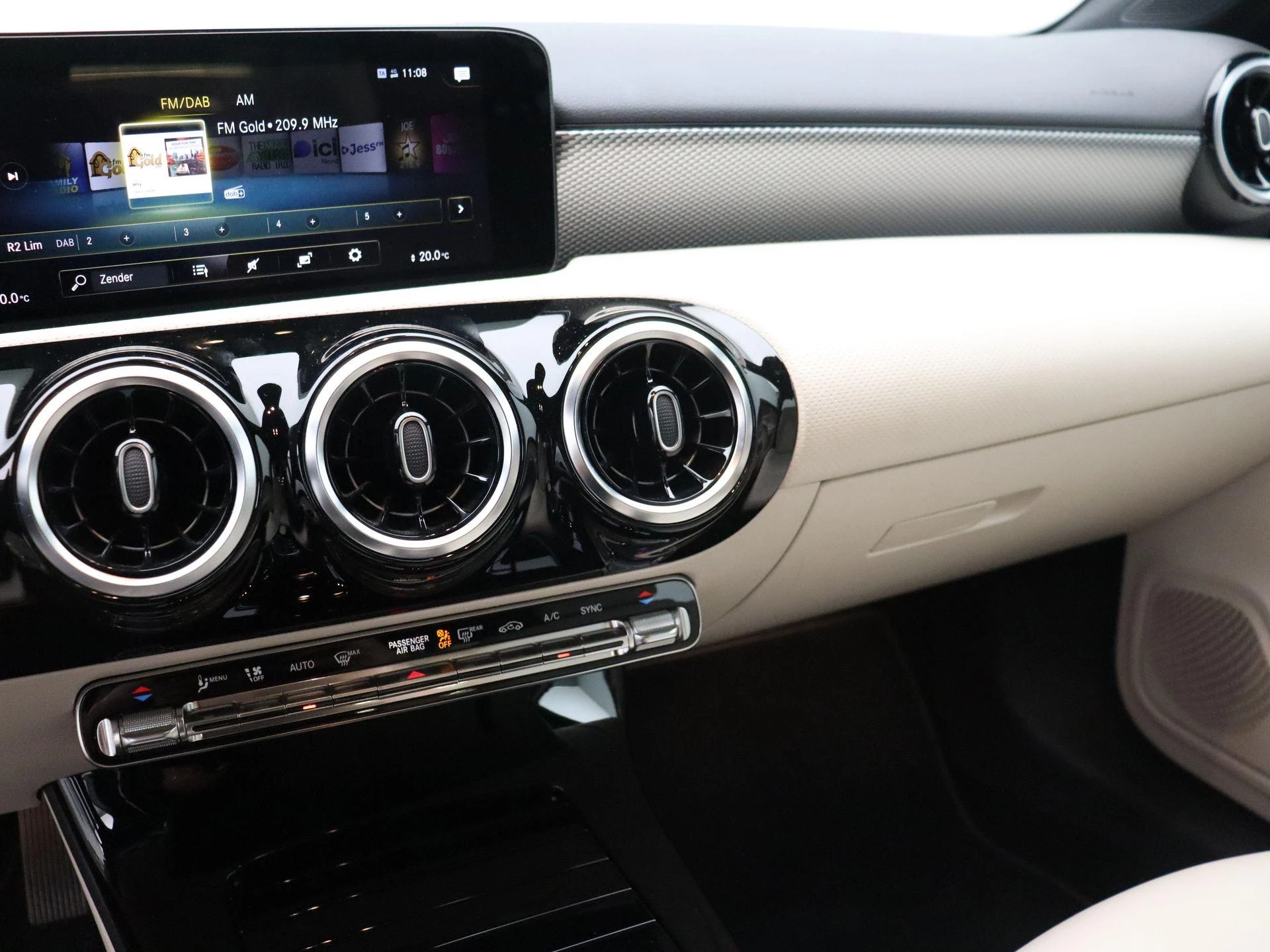 Mercedes-Benz Classe A 180 Luxury Line Limousine + LEDER + TREKHAAK + CAMERA +