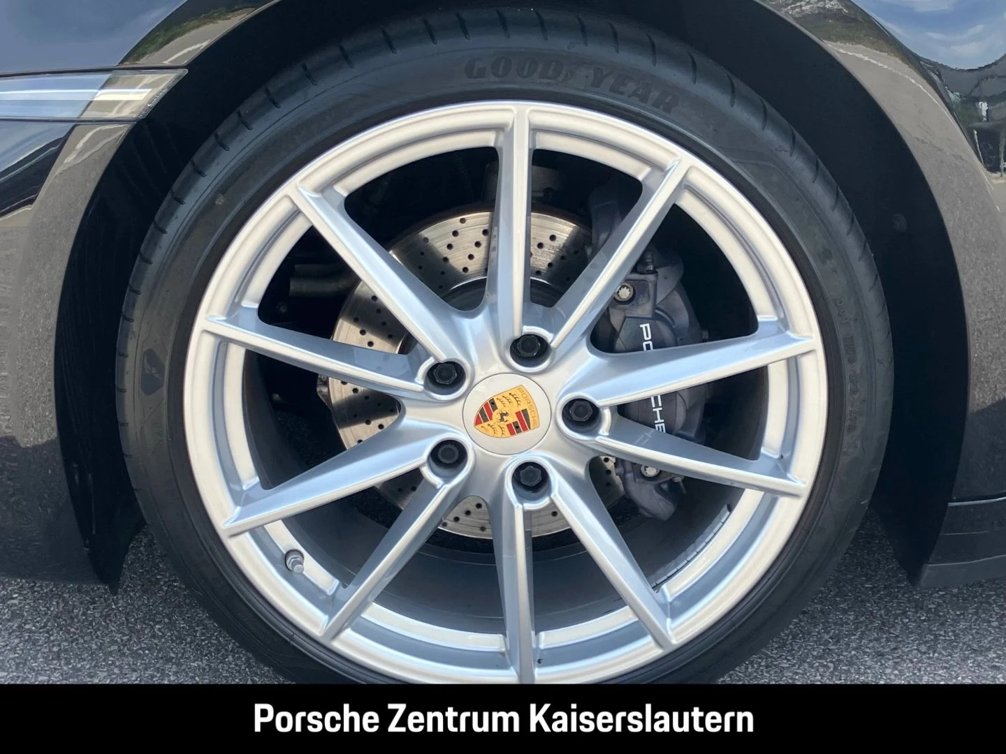 Porsche 911 992 Carrera 4 Cabrio Sportabgas BOSE 21-Zoll carrera