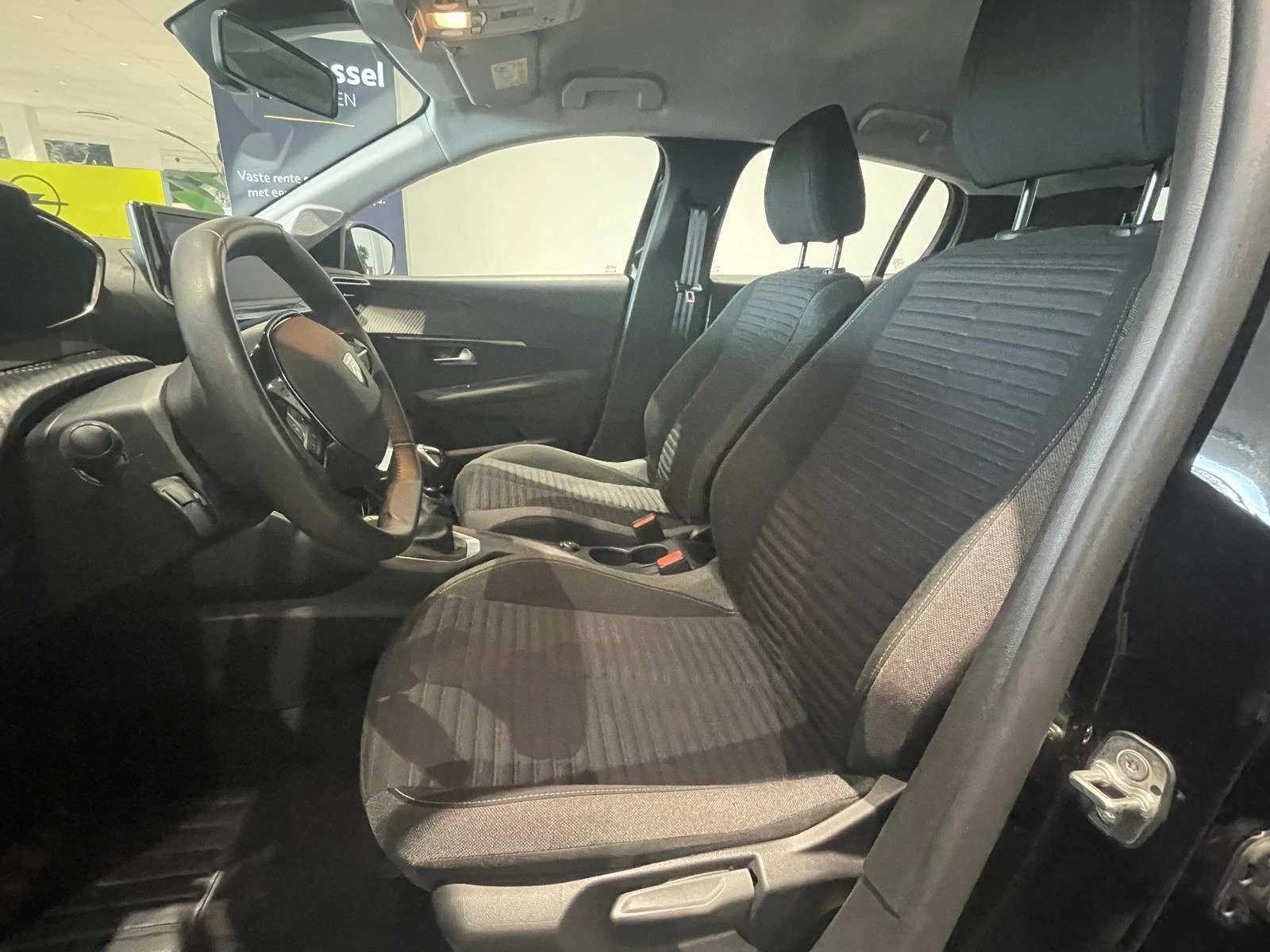 Peugeot-208-image-11