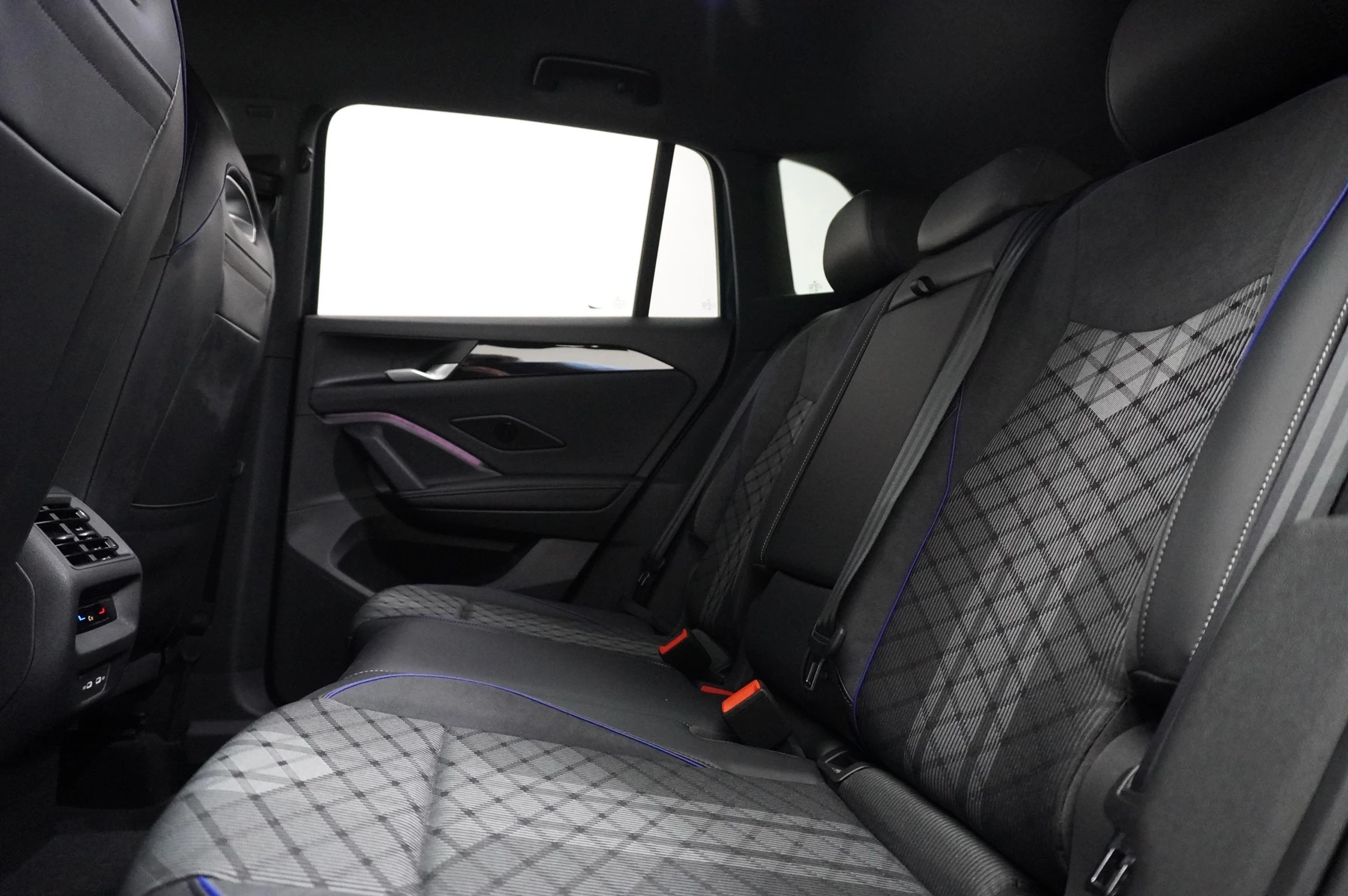 Volkswagen-Tiguan-image-11