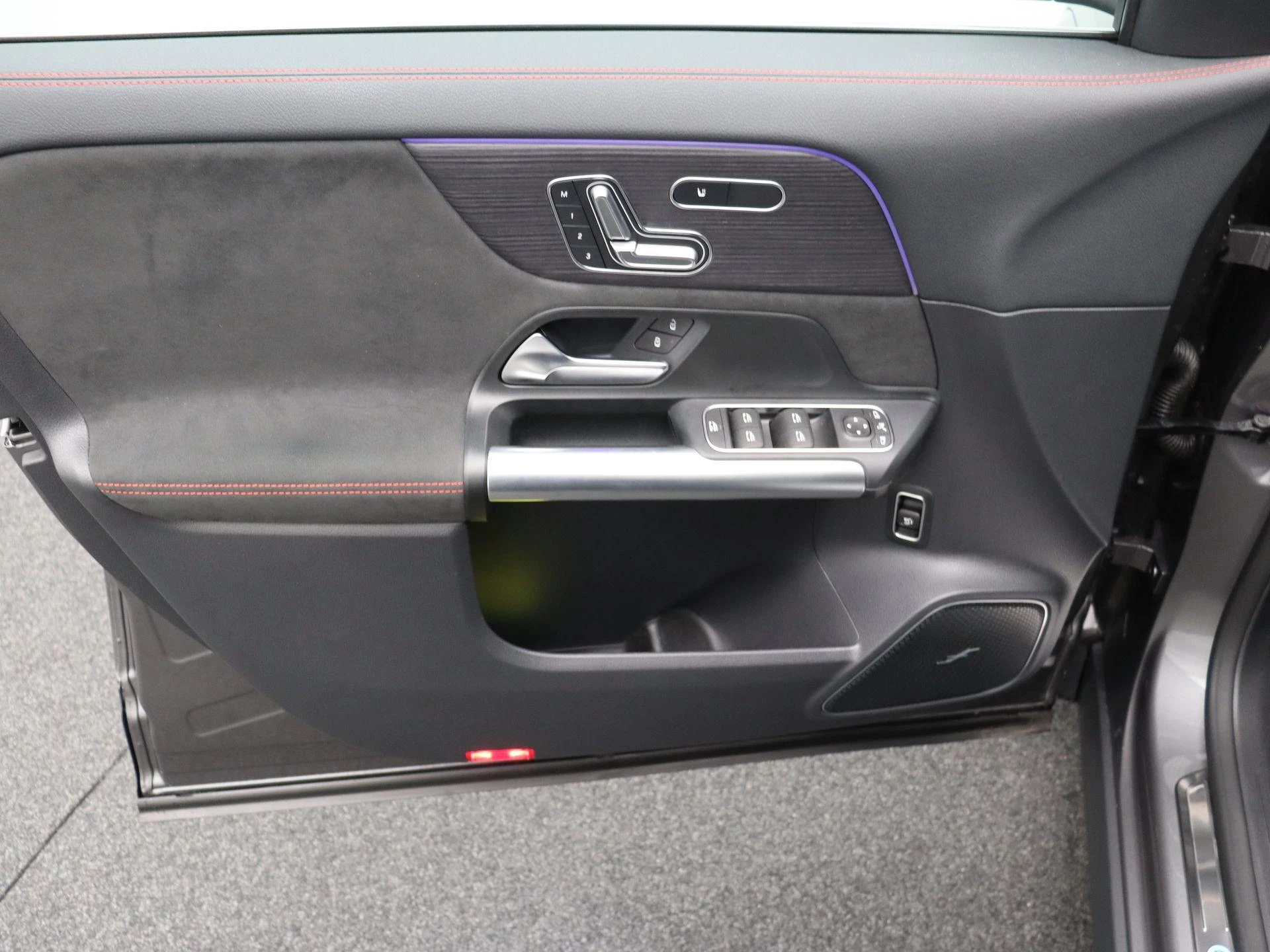 Mercedes-Benz EQA 250+ STAR EDITION + AMG + PANO DAK + BURMESTER + TREKHAAK + HEAD UP